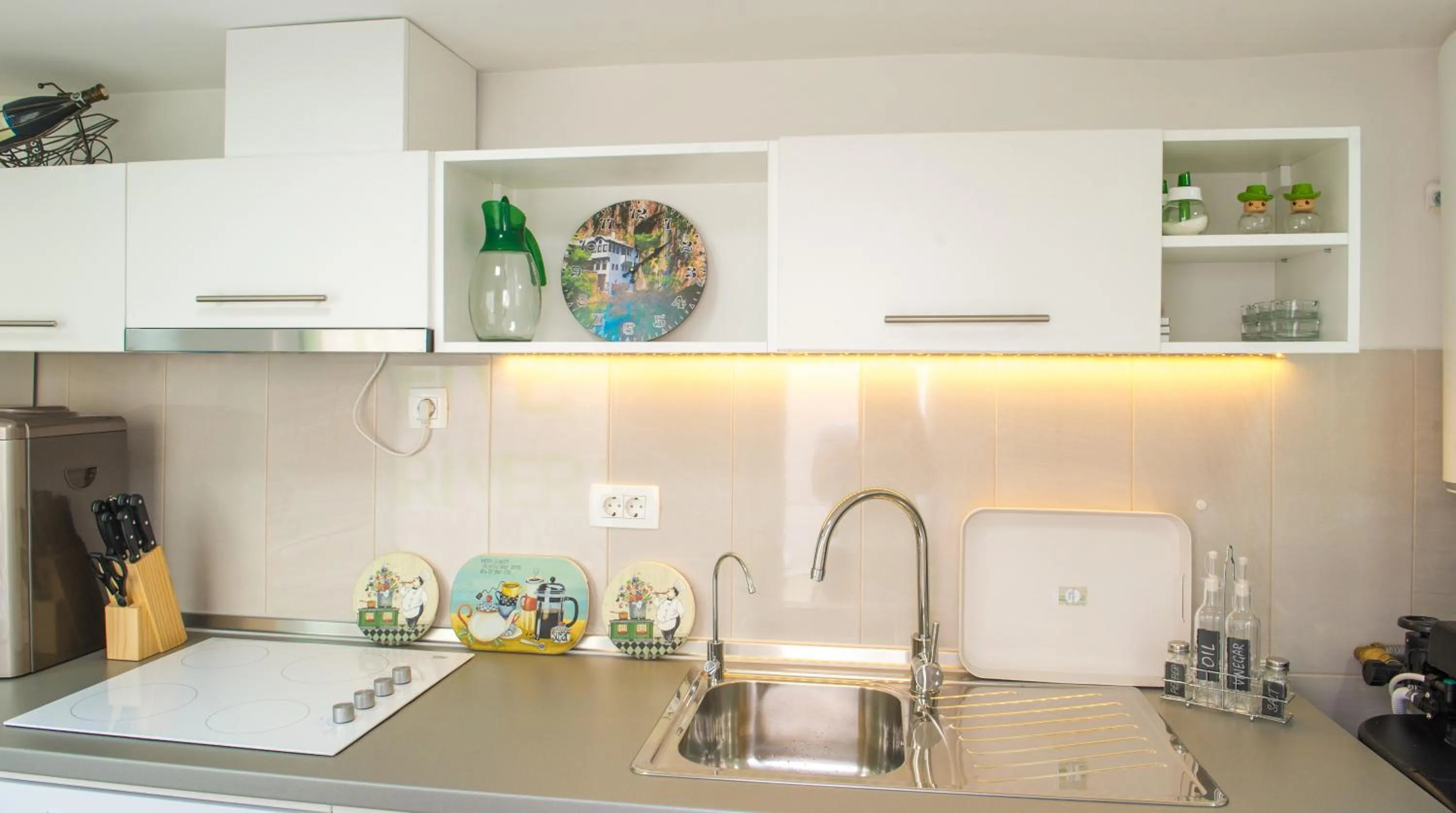 Coffee/tea facilities in Five Rivers Rooms