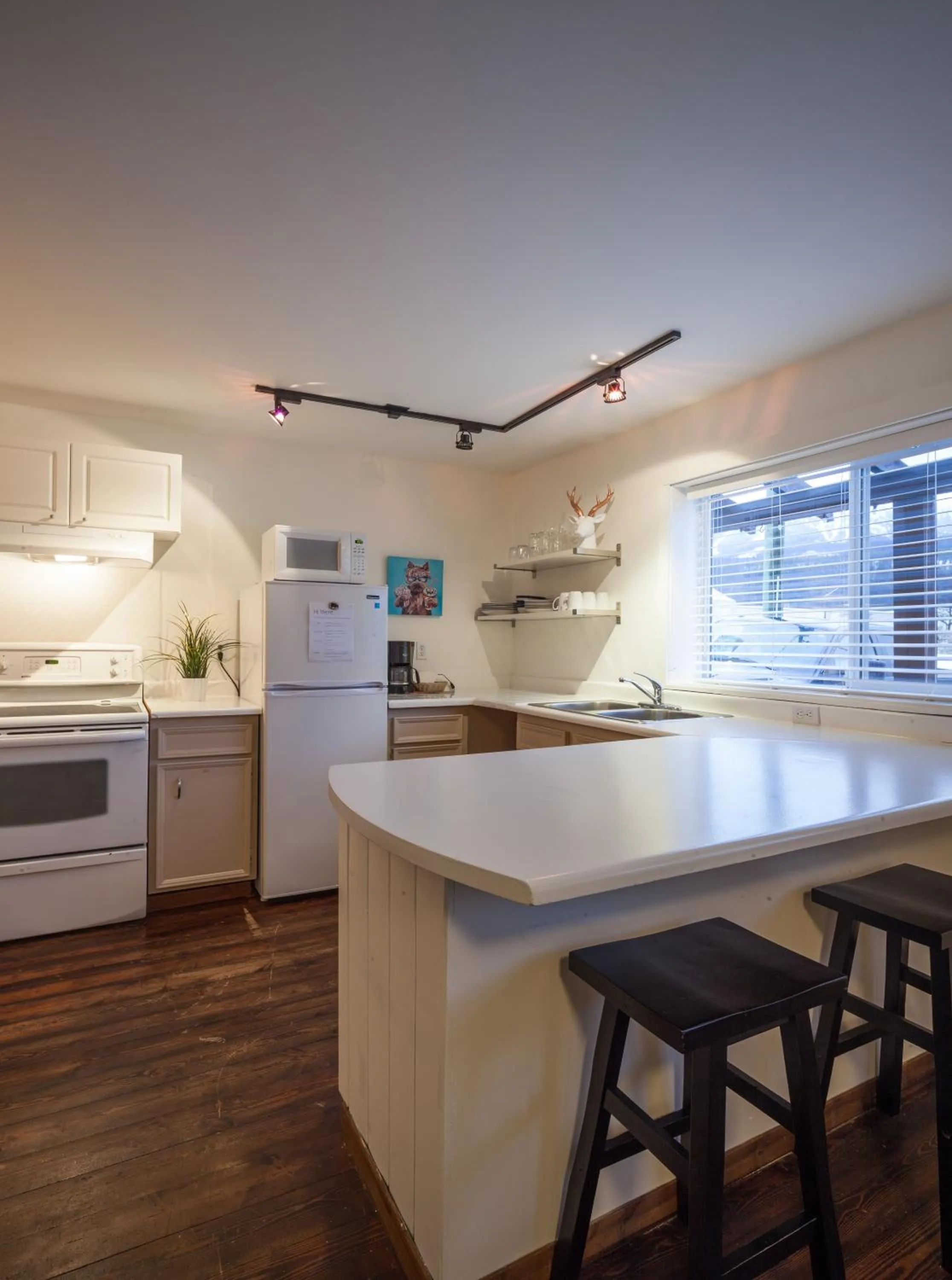 Day in Snow Valley Lodging