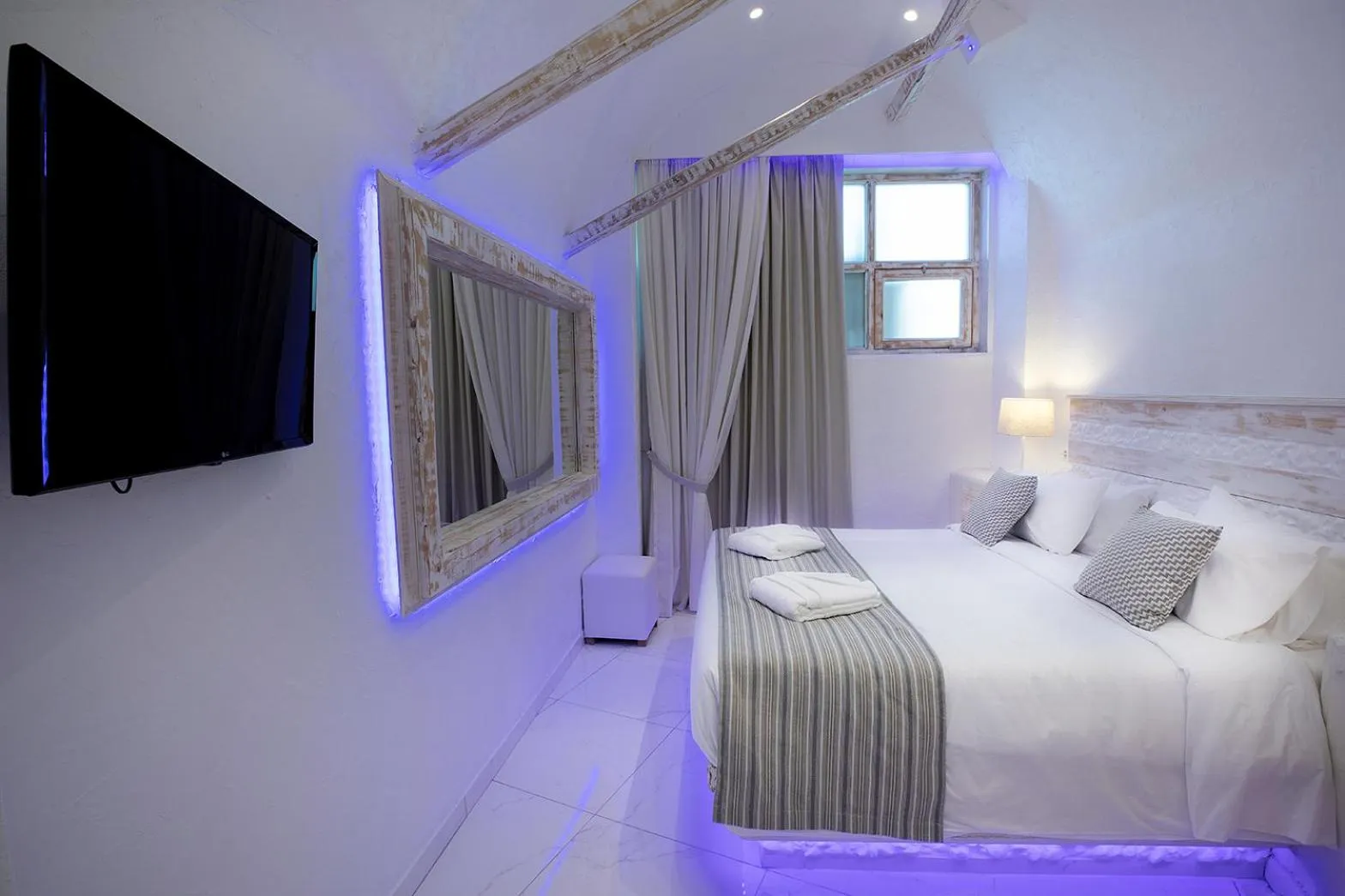 Photo of the whole room, Bed in Rhodos Horizon Blu-Adults Only