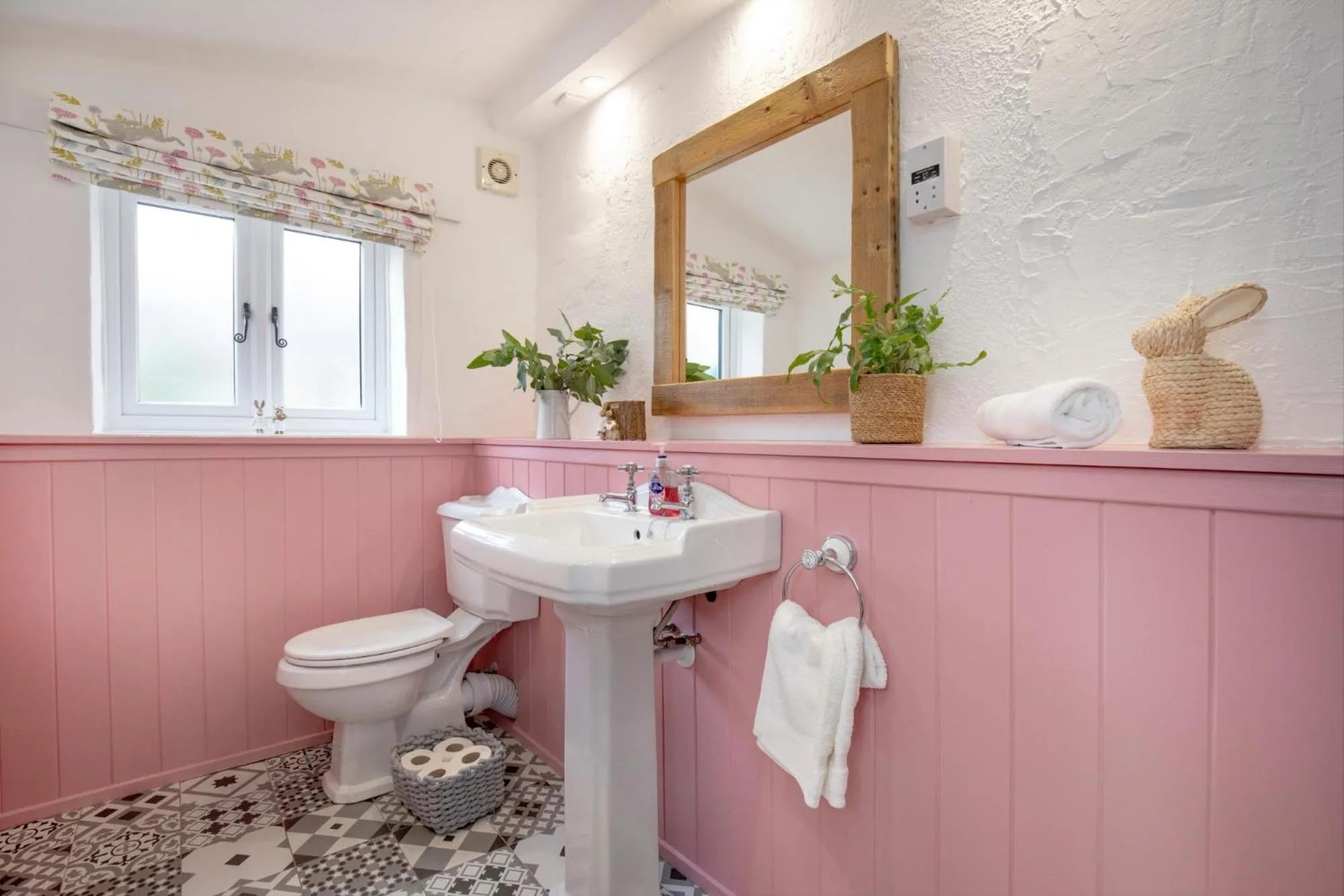 Toilet in Jasmine Cottage
