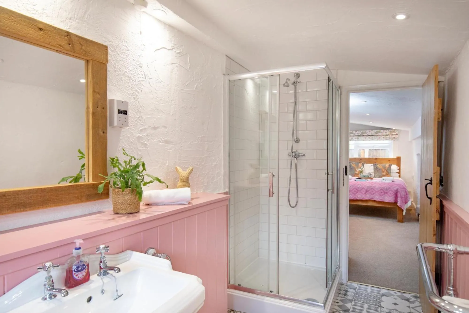 Shower, Bed in Jasmine Cottage