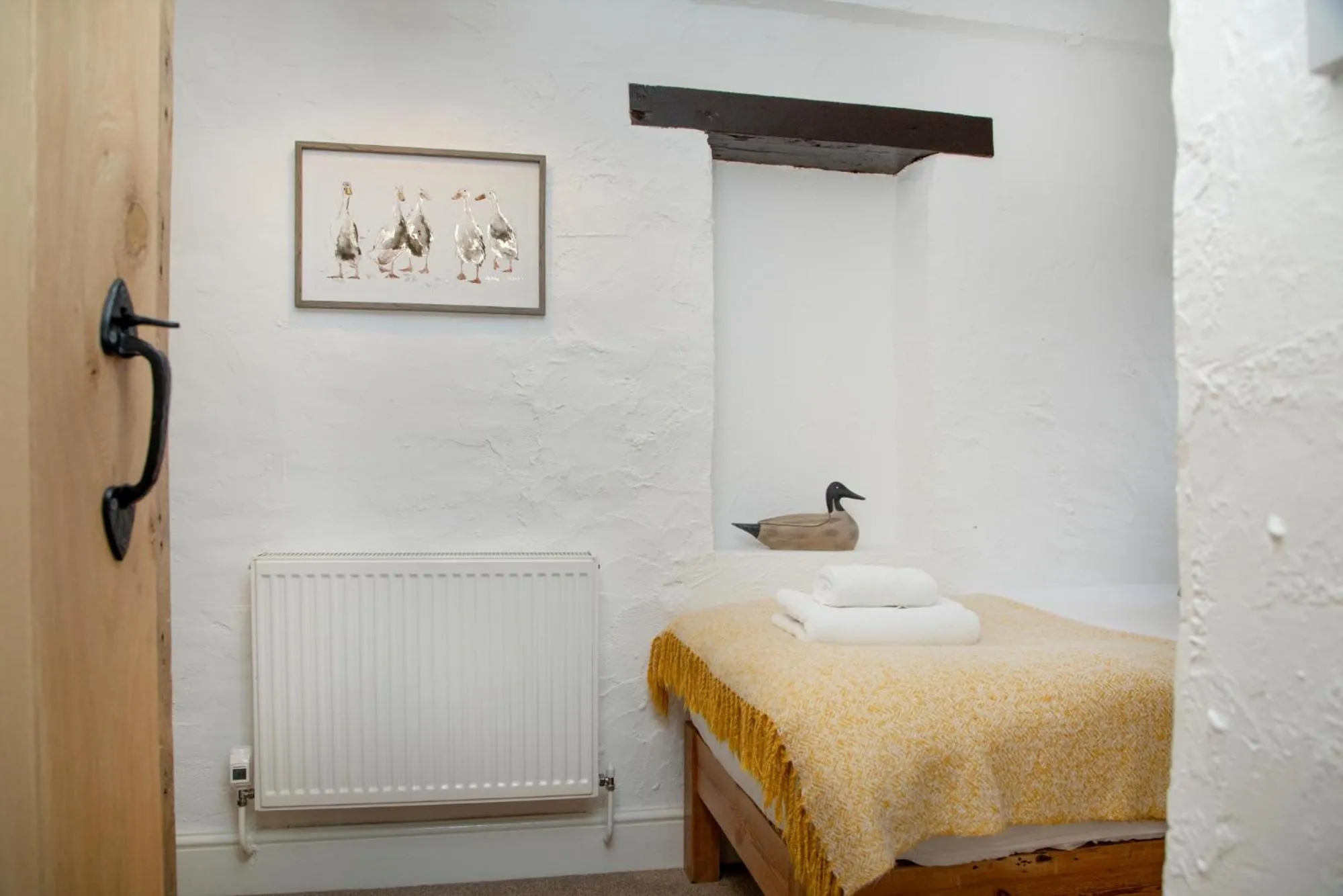 Bedroom, Bed in Jasmine Cottage