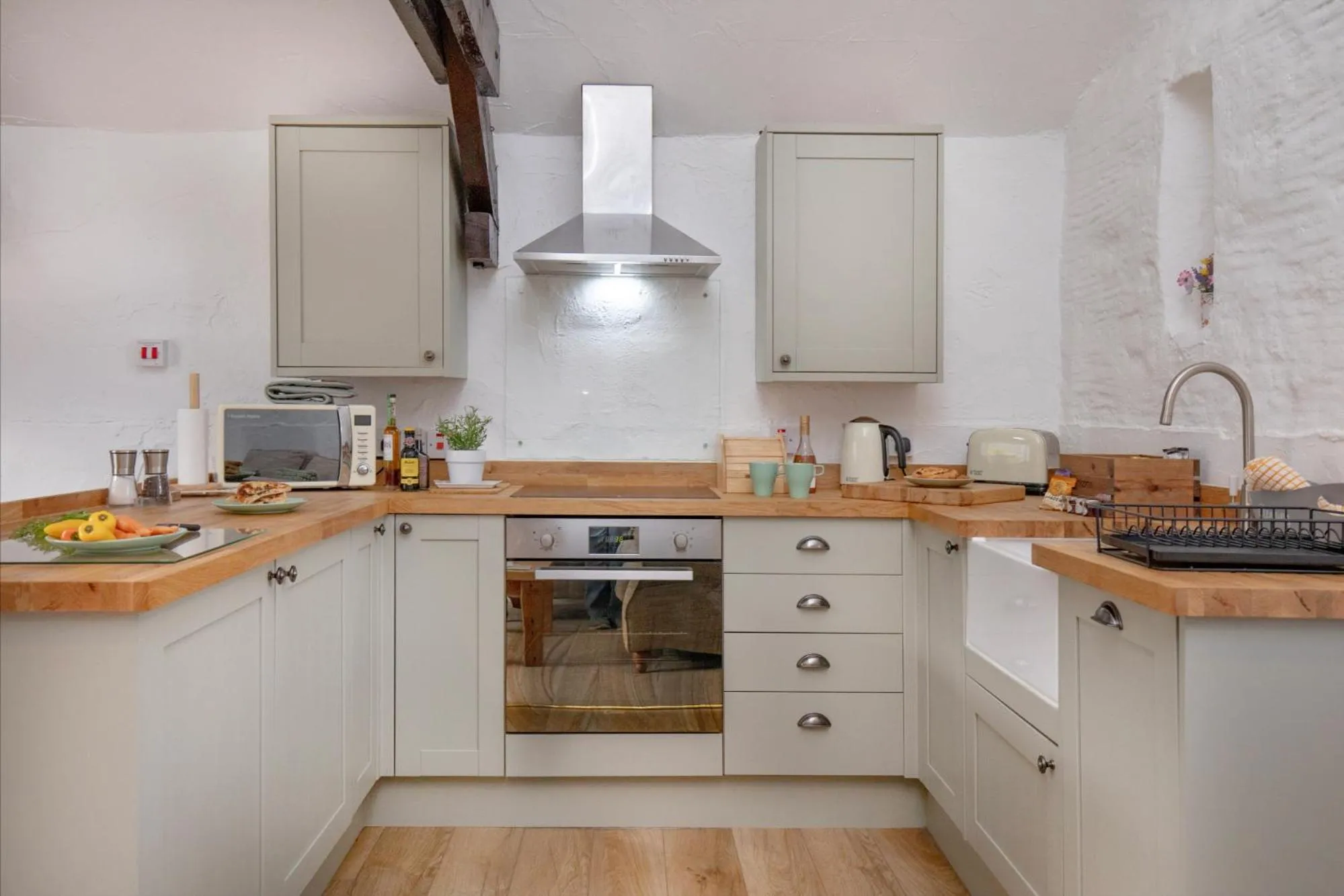 Kitchen or kitchenette in Jasmine Cottage