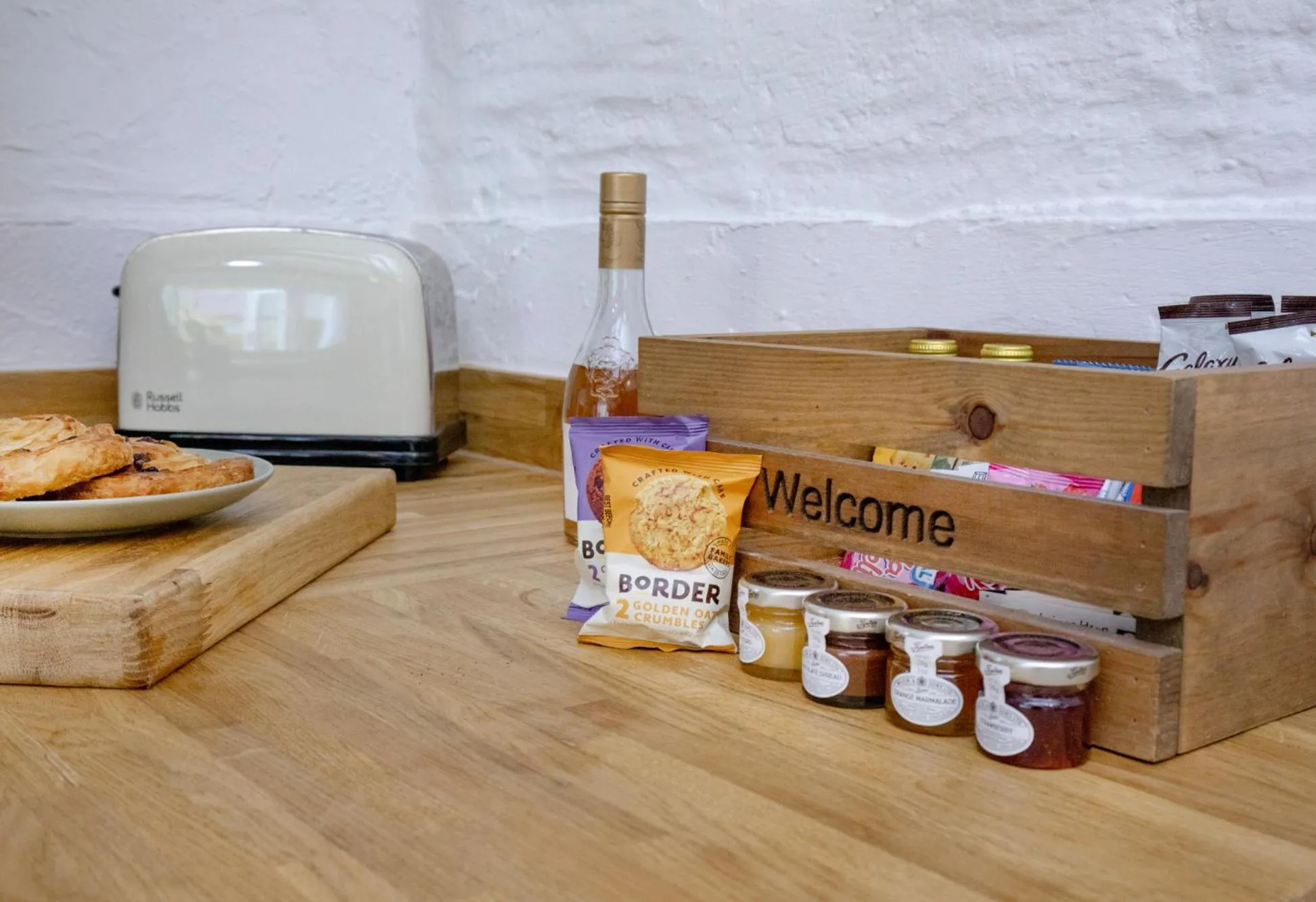 Coffee/tea facilities in Jasmine Cottage