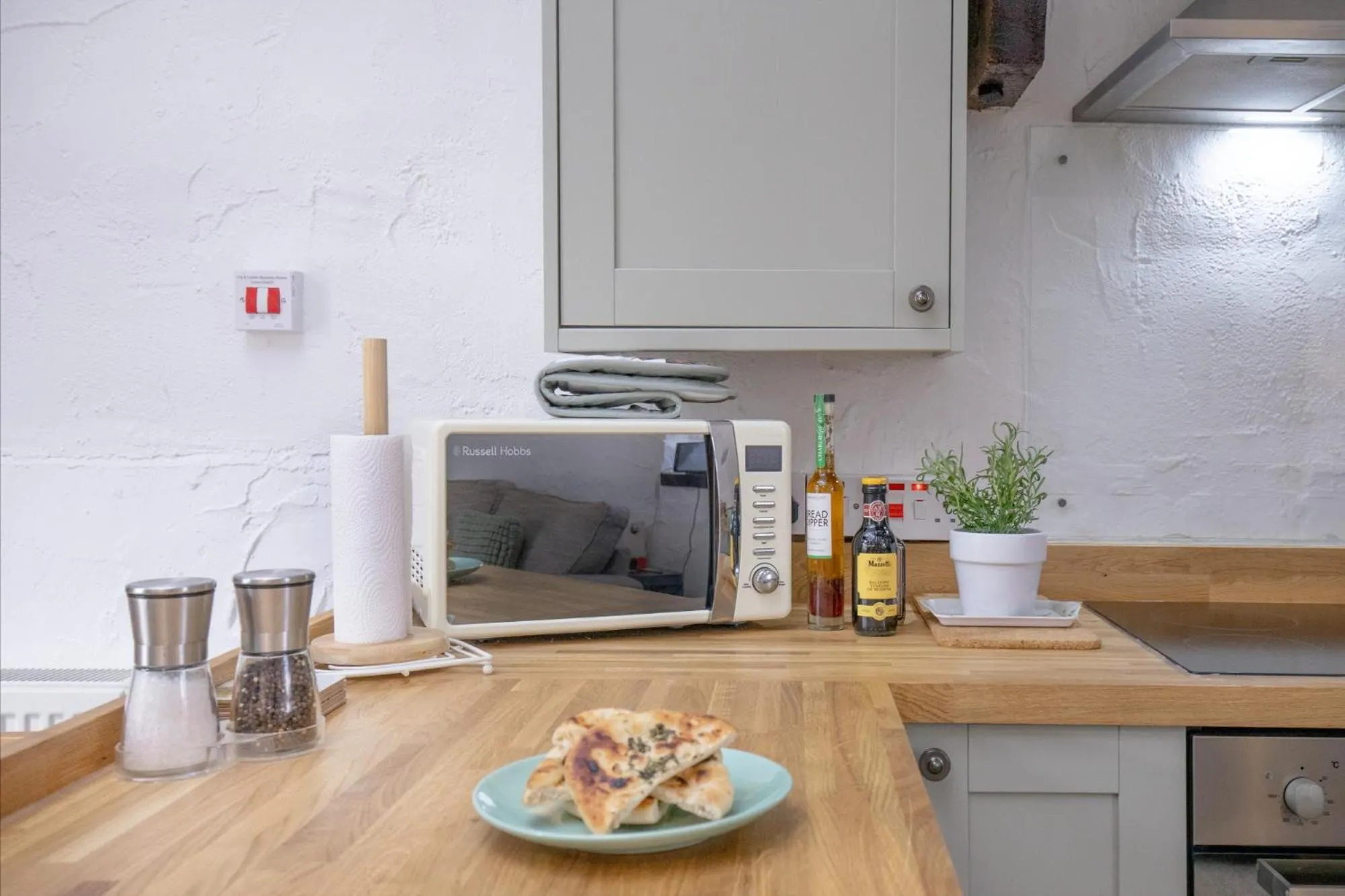 Kitchen or kitchenette in Jasmine Cottage