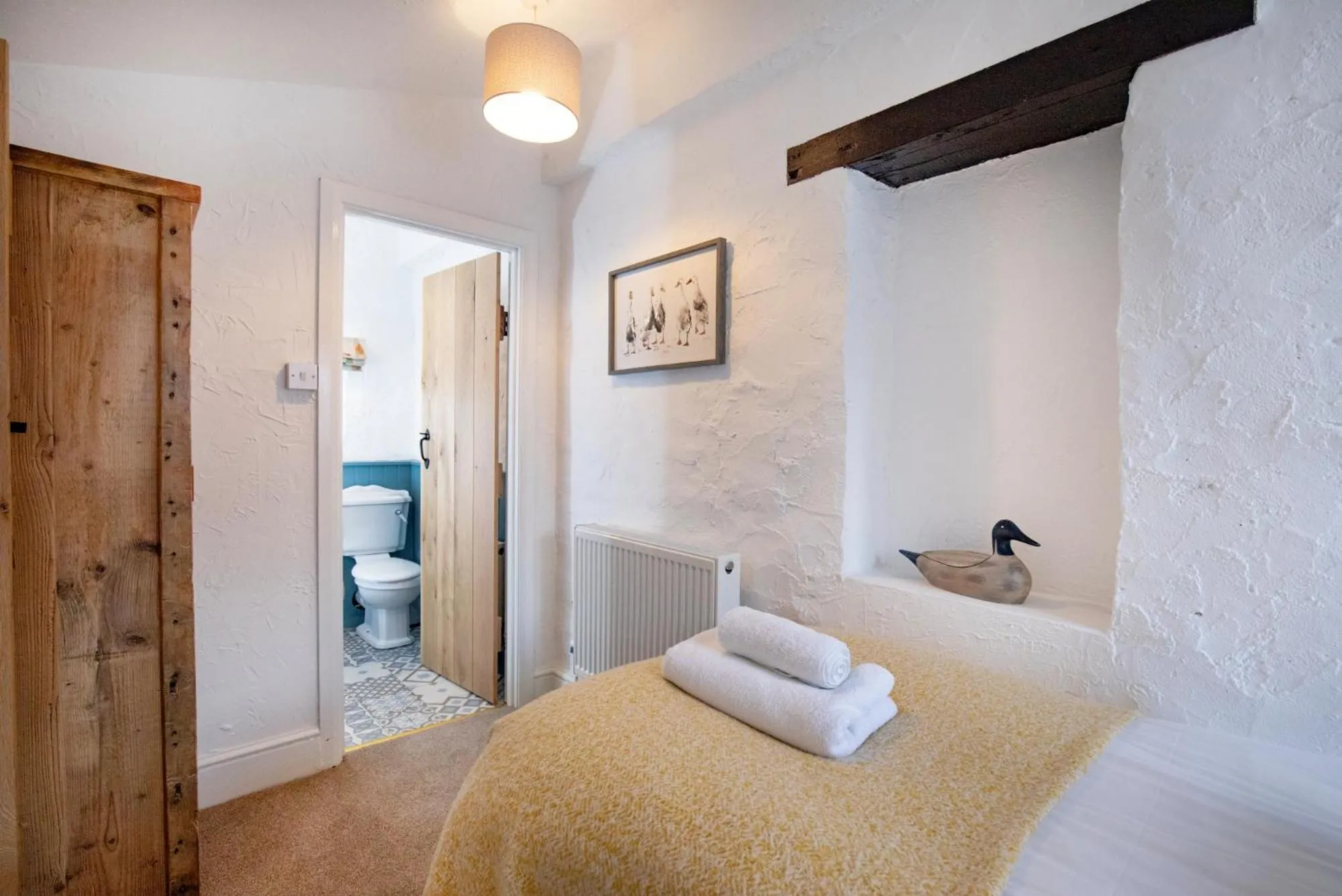 Bedroom, Bed in Jasmine Cottage