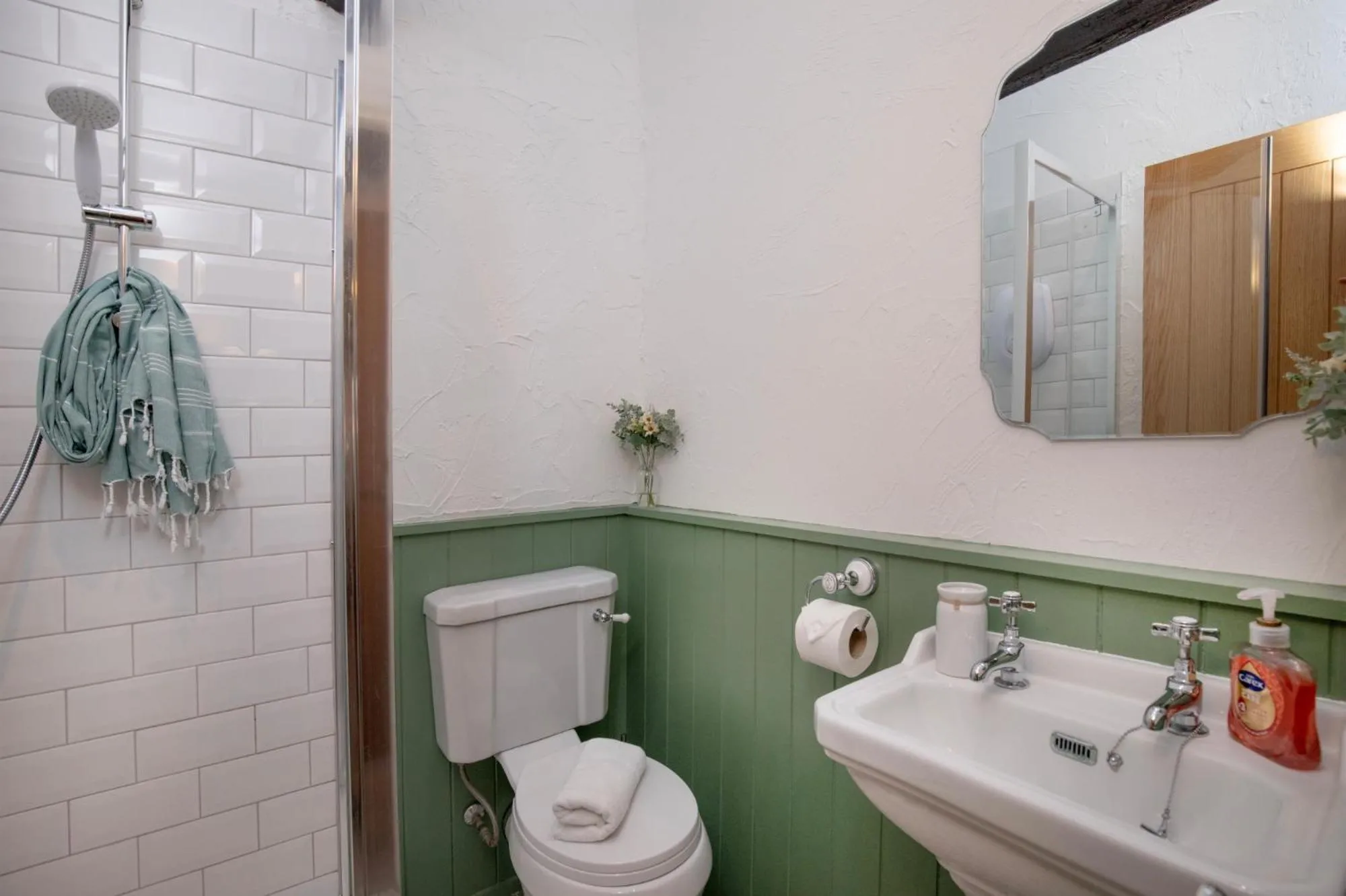 Shower in Rose Cottage