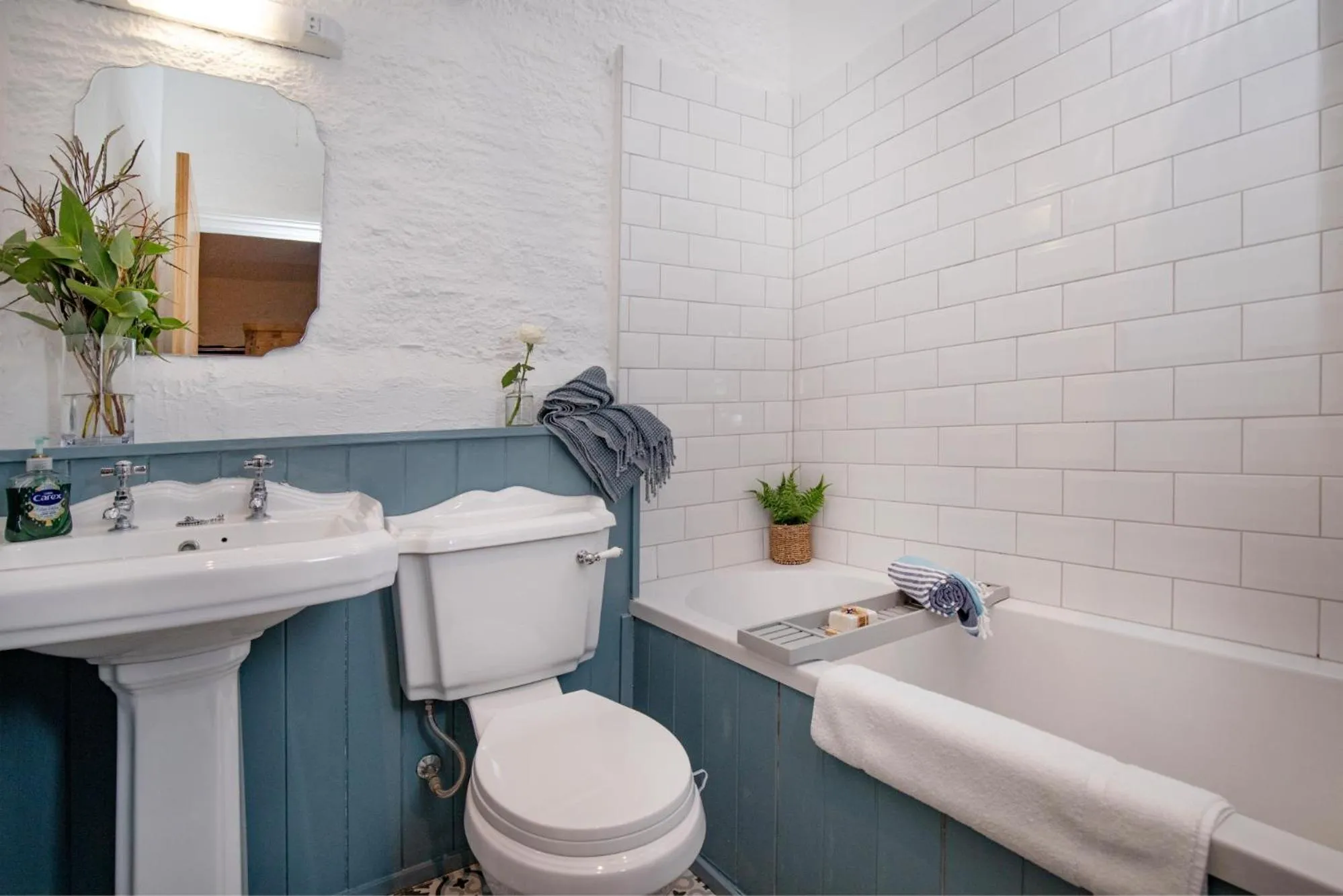 Shower in Rose Cottage