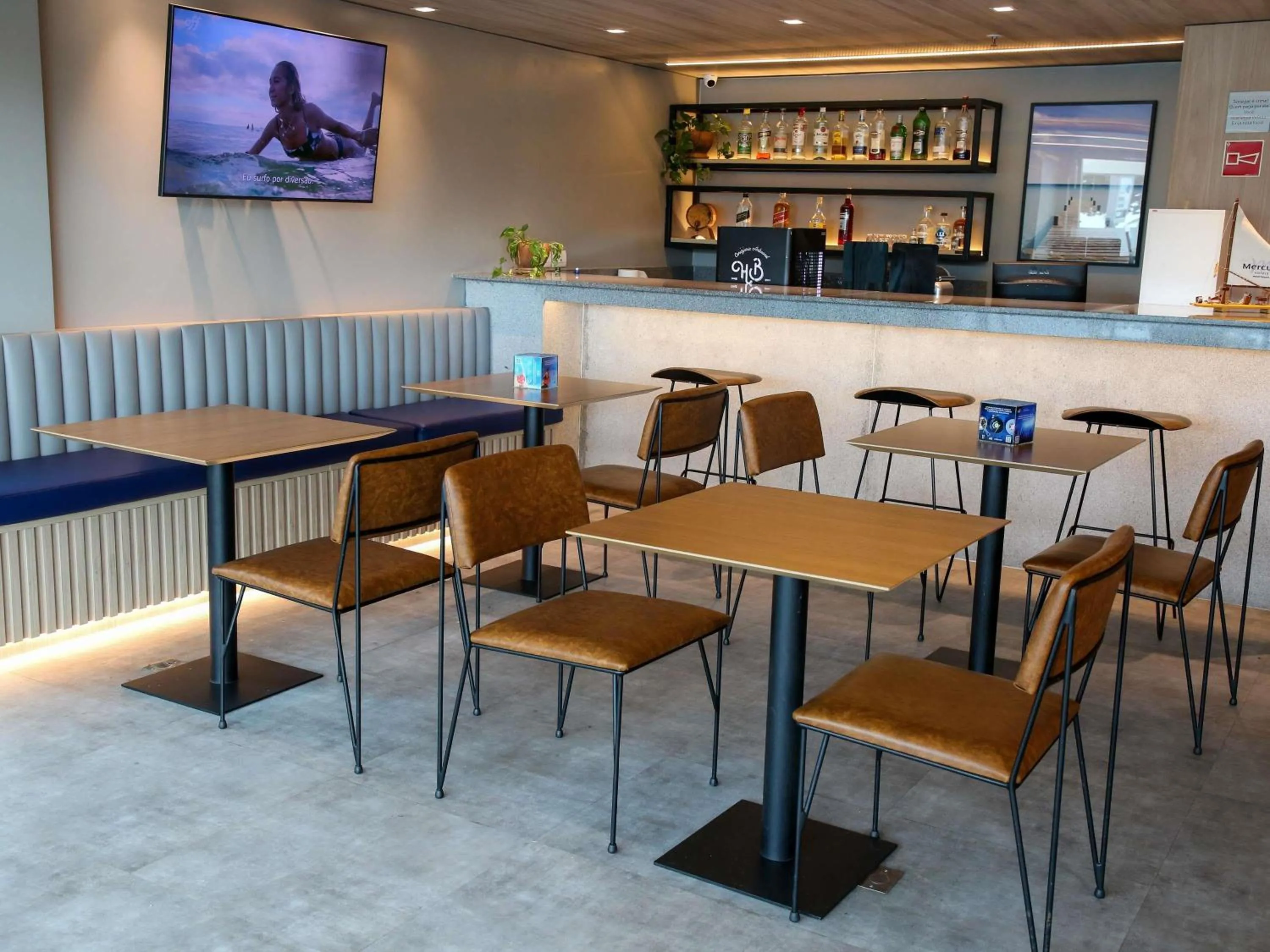 Lounge or bar in Mercure Maceio Pajuçara