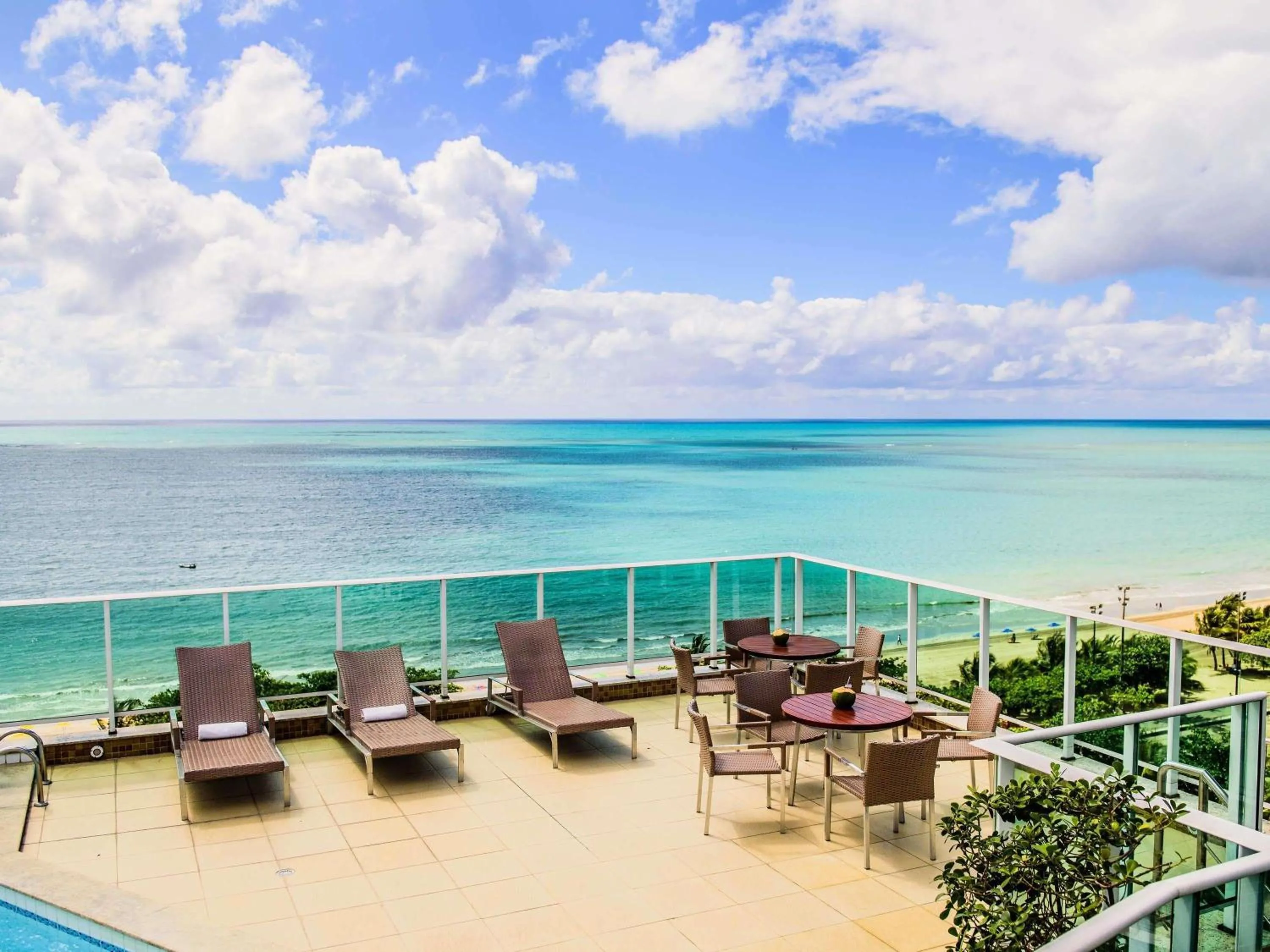Pool view in Mercure Maceio Pajuçara