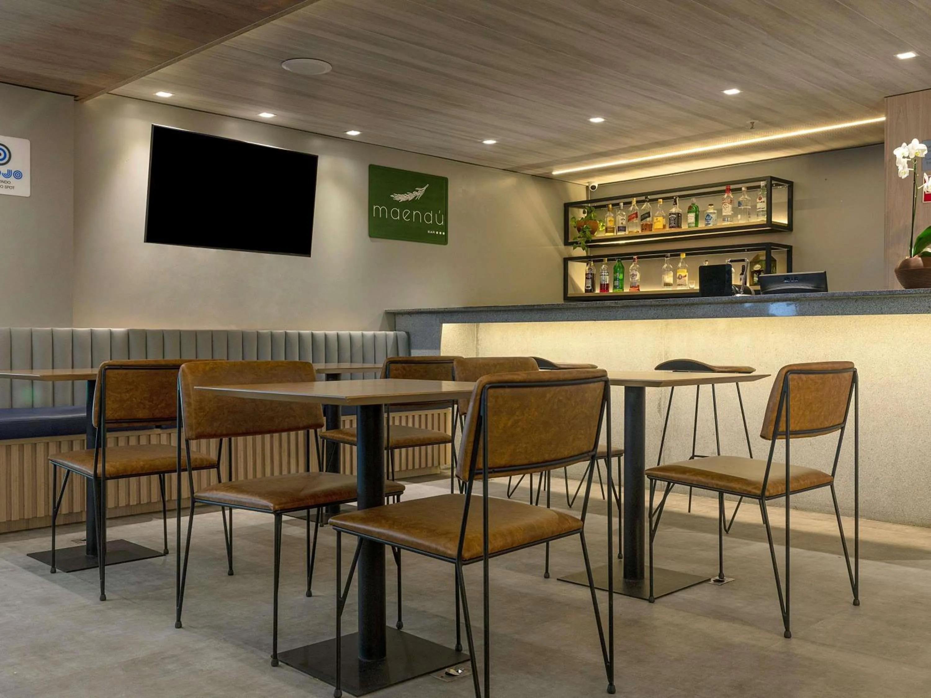 Lounge or bar in Mercure Maceio Pajuçara