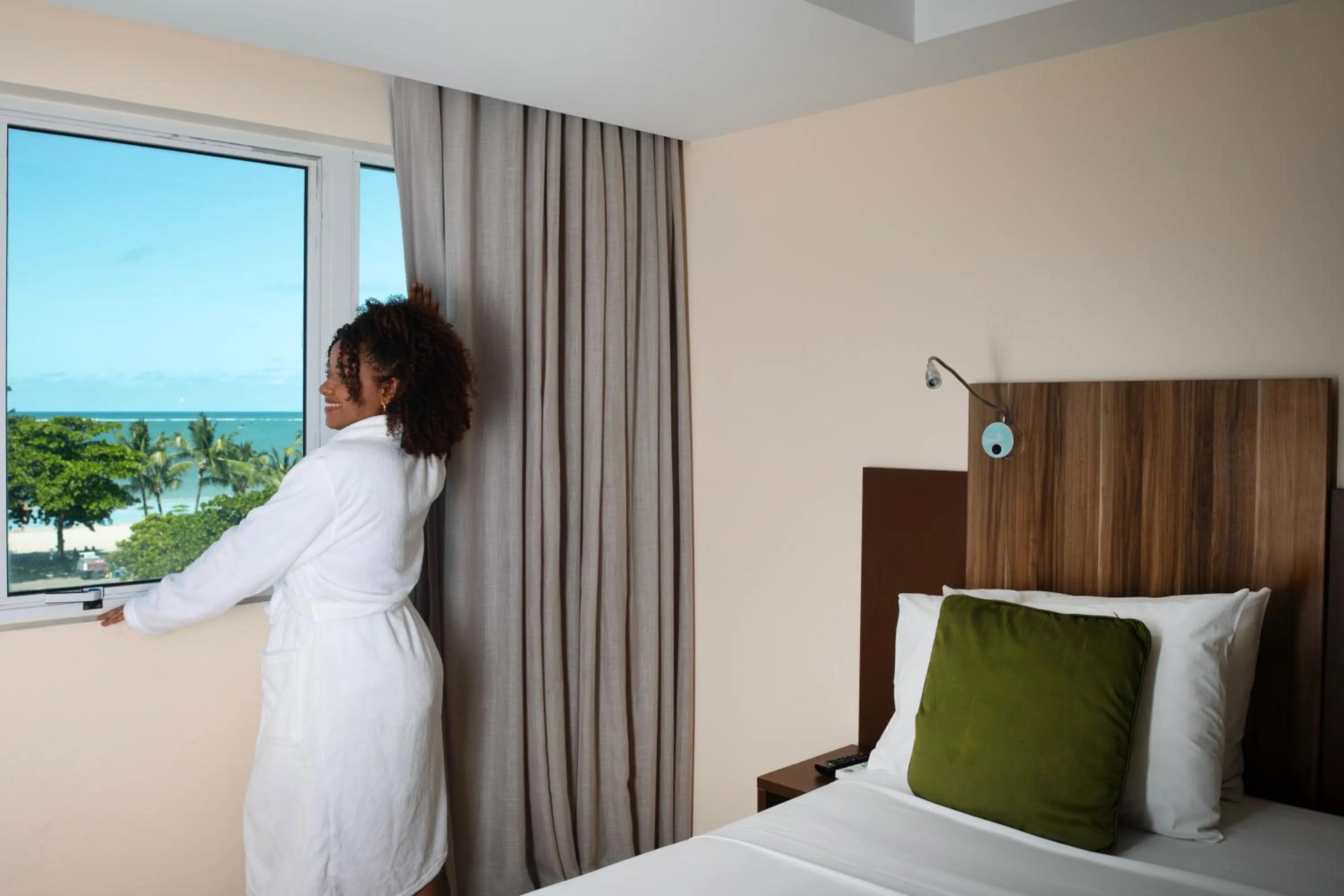 View (from property/room), Bed in Mercure Maceio Pajuçara