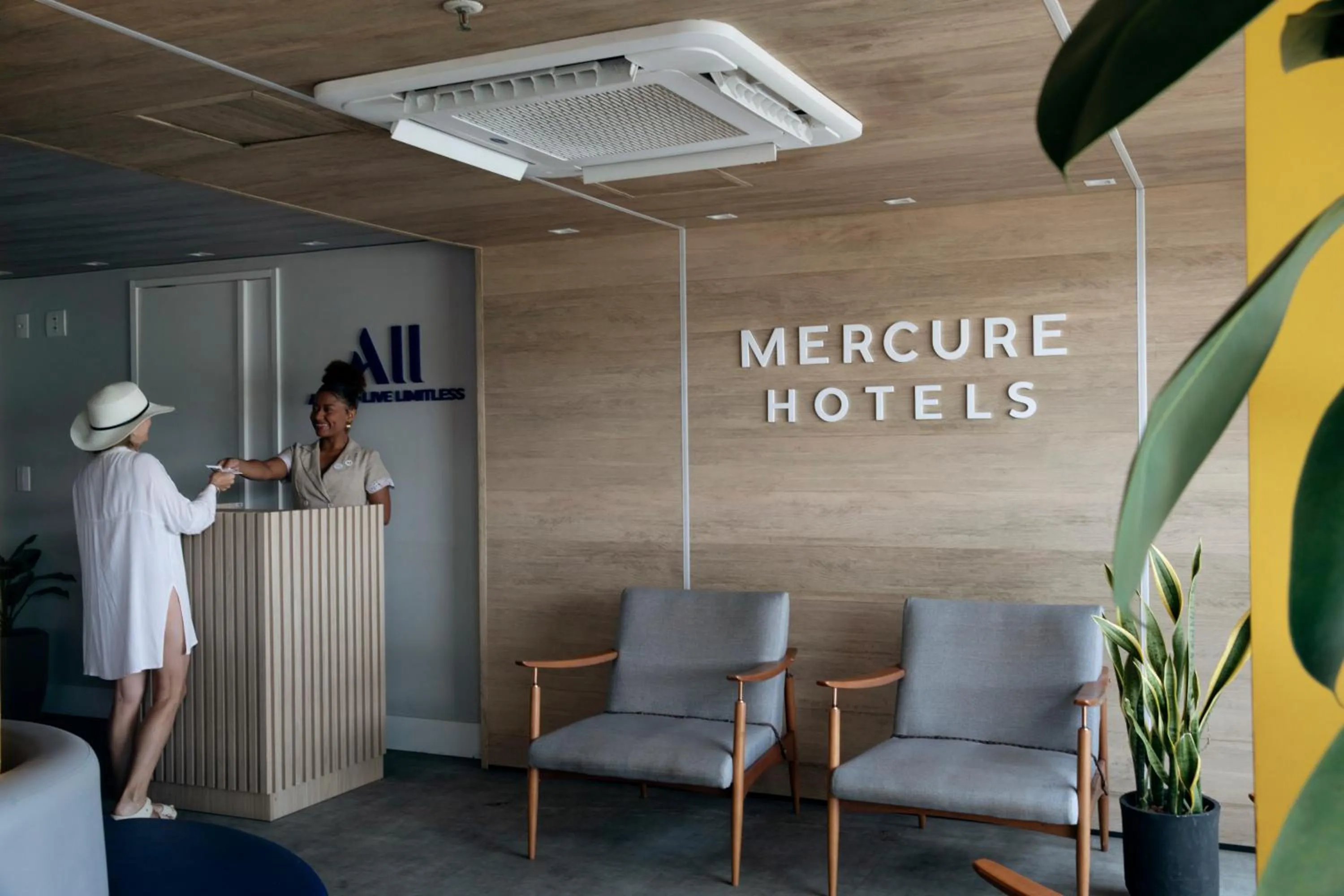 Lobby or reception in Mercure Maceio Pajuçara
