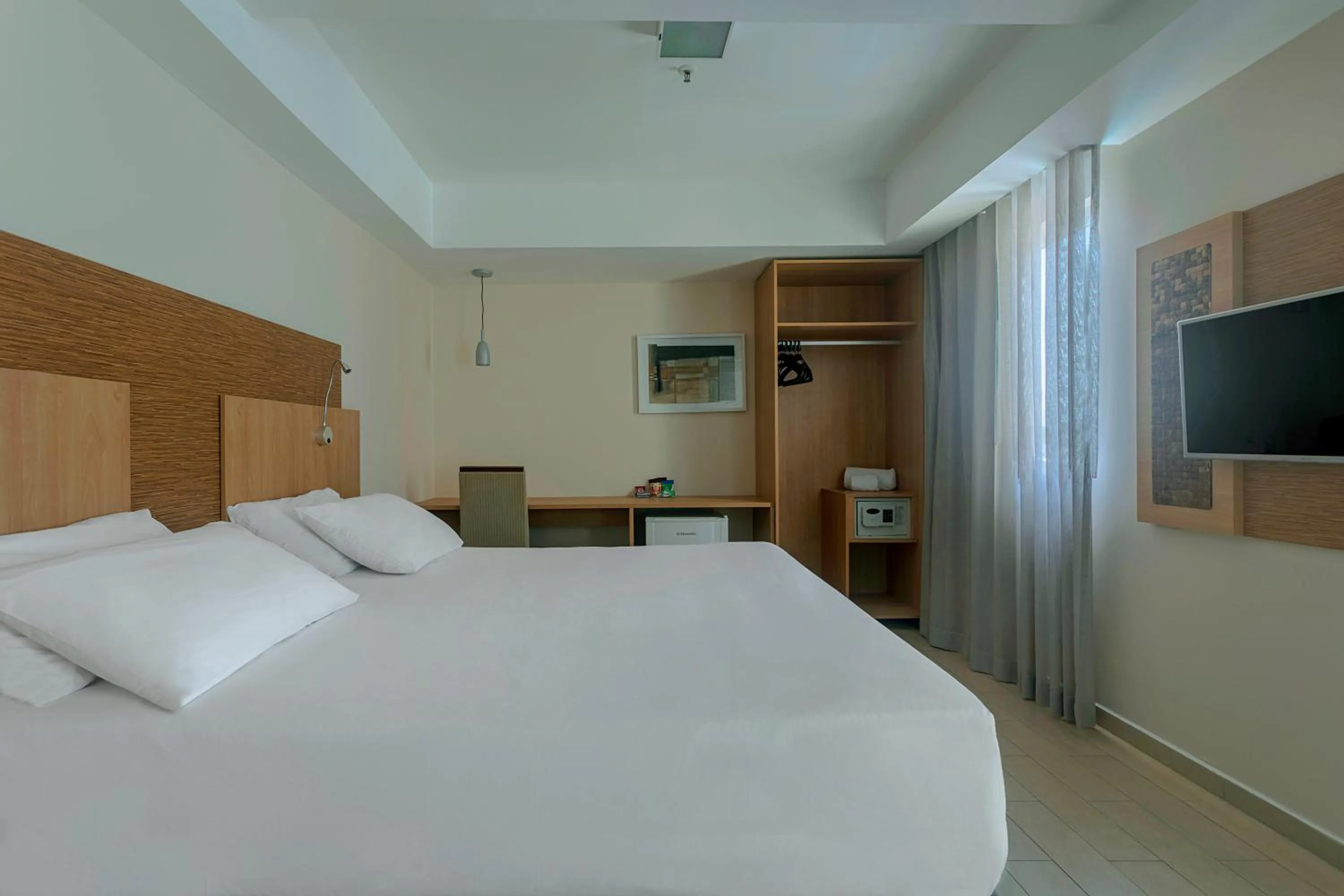 View (from property/room), Bed in Mercure Maceio Pajuçara