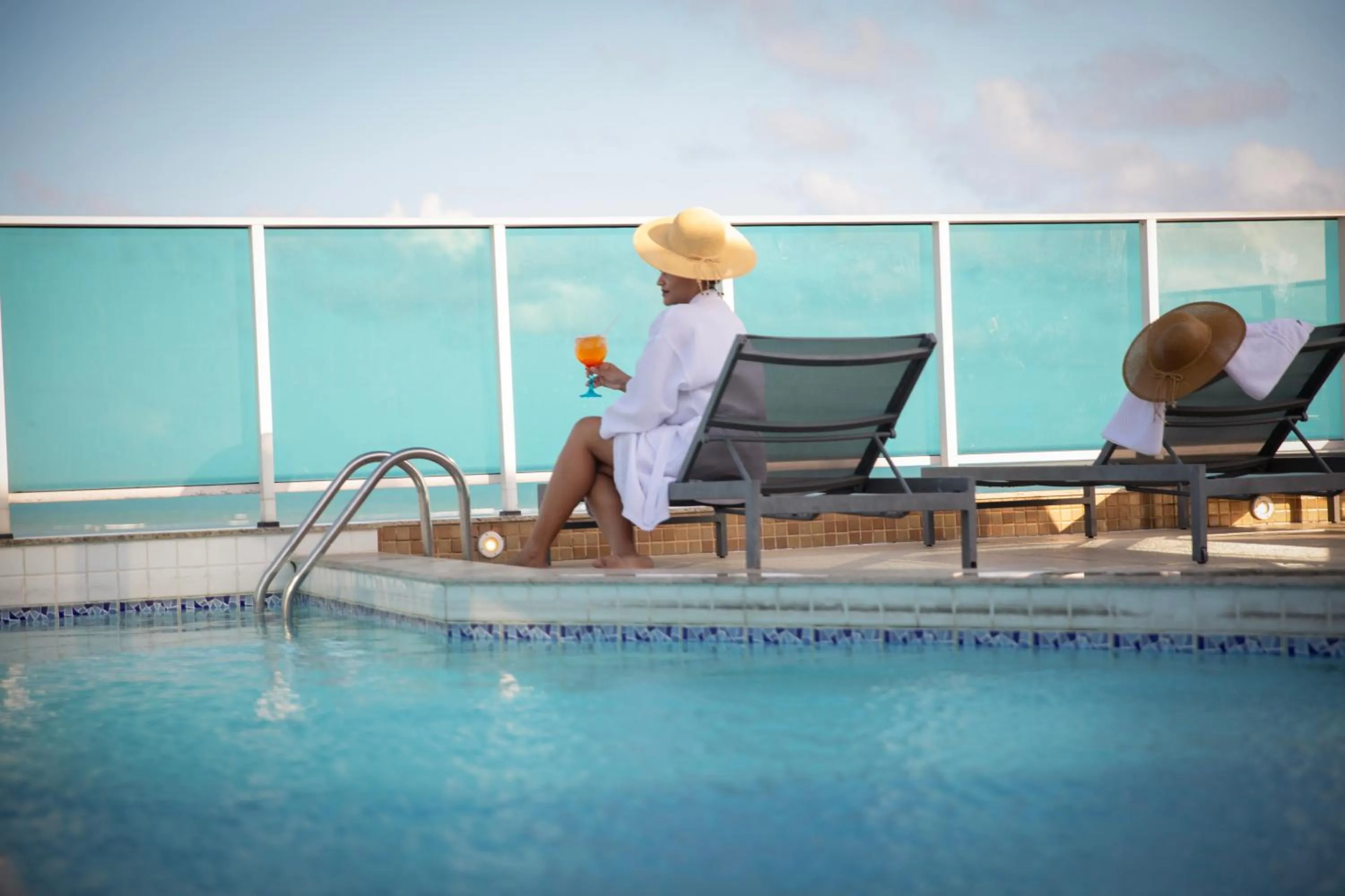 Pool view in Mercure Maceio Pajuçara