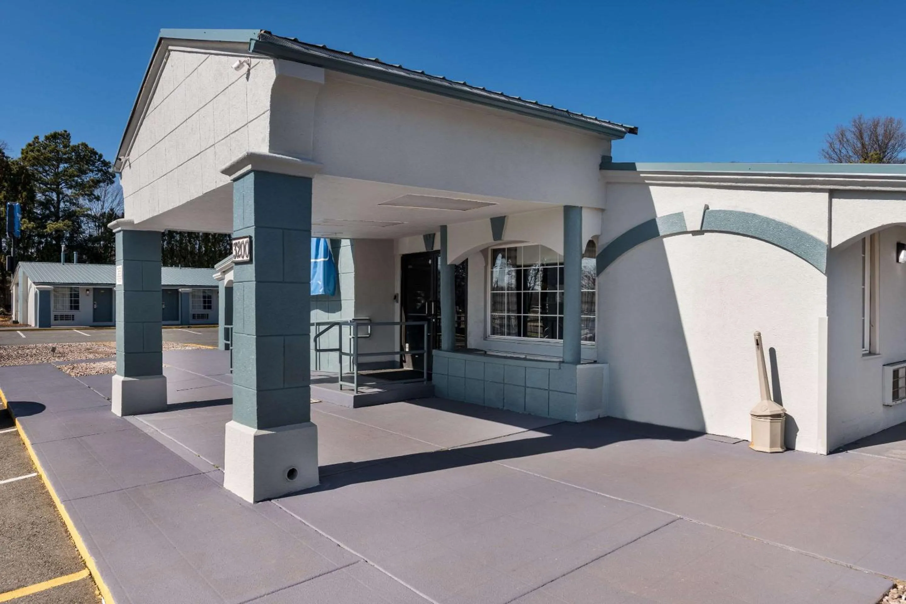 Property building in Rodeway Inn Charlotte Airport Area