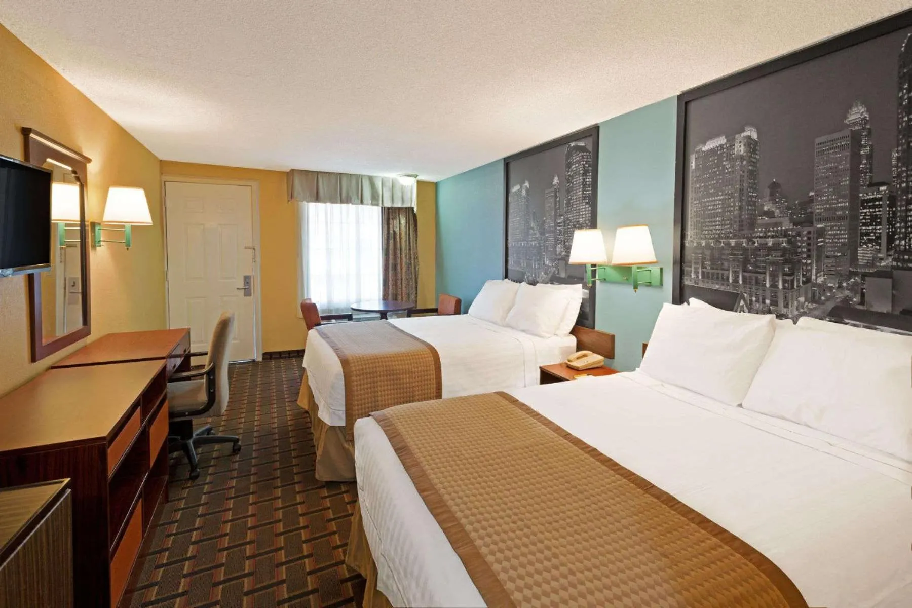 Photo of the whole room, Bed in Rodeway Inn Charlotte Airport Area