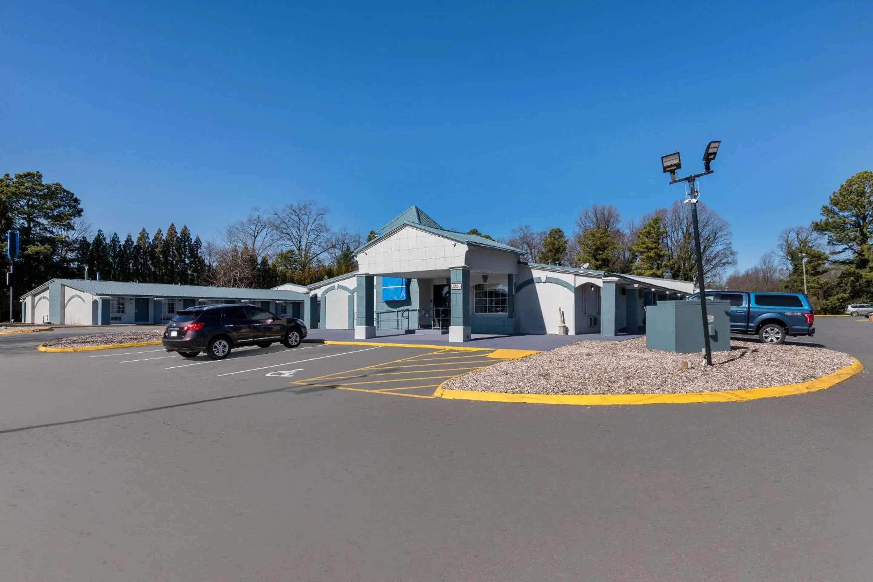Property building in Rodeway Inn Charlotte Airport Area Property building in Rodeway Inn Charlotte Airport Area