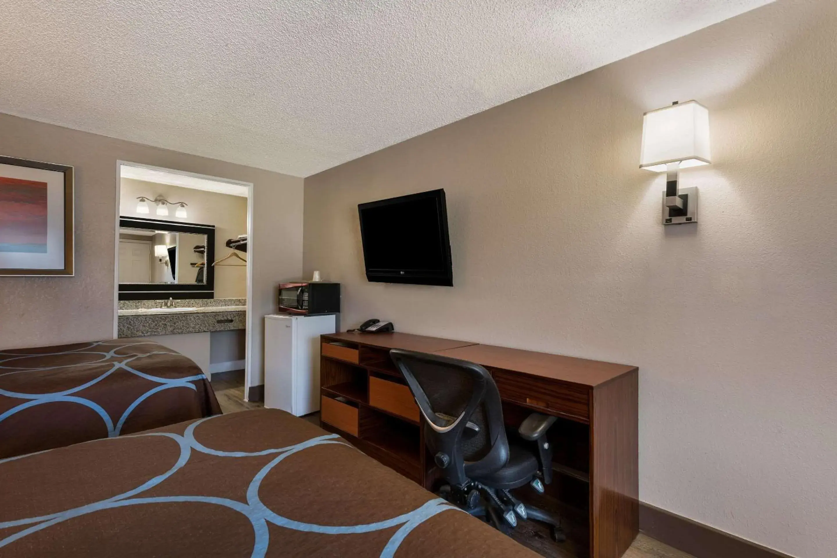 Bedroom in Rodeway Inn Charlotte Airport Area Bedroom in Rodeway Inn Charlotte Airport Area