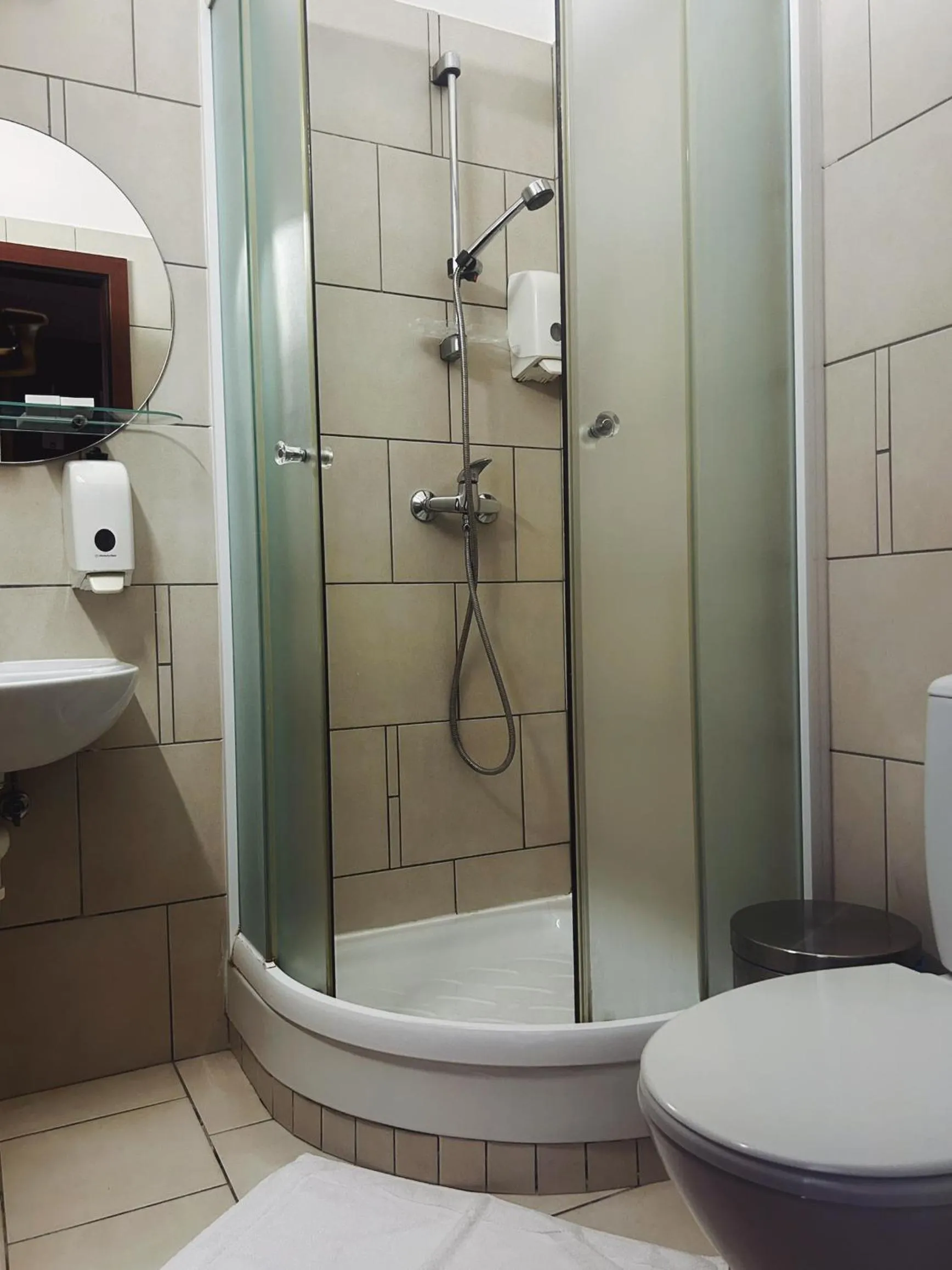 Shower in Hotel Jelen