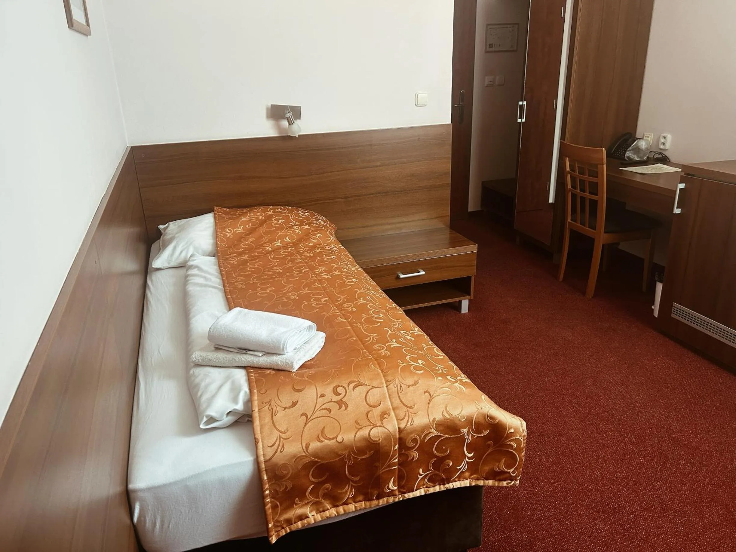 Bedroom, Bed in Hotel Jelen