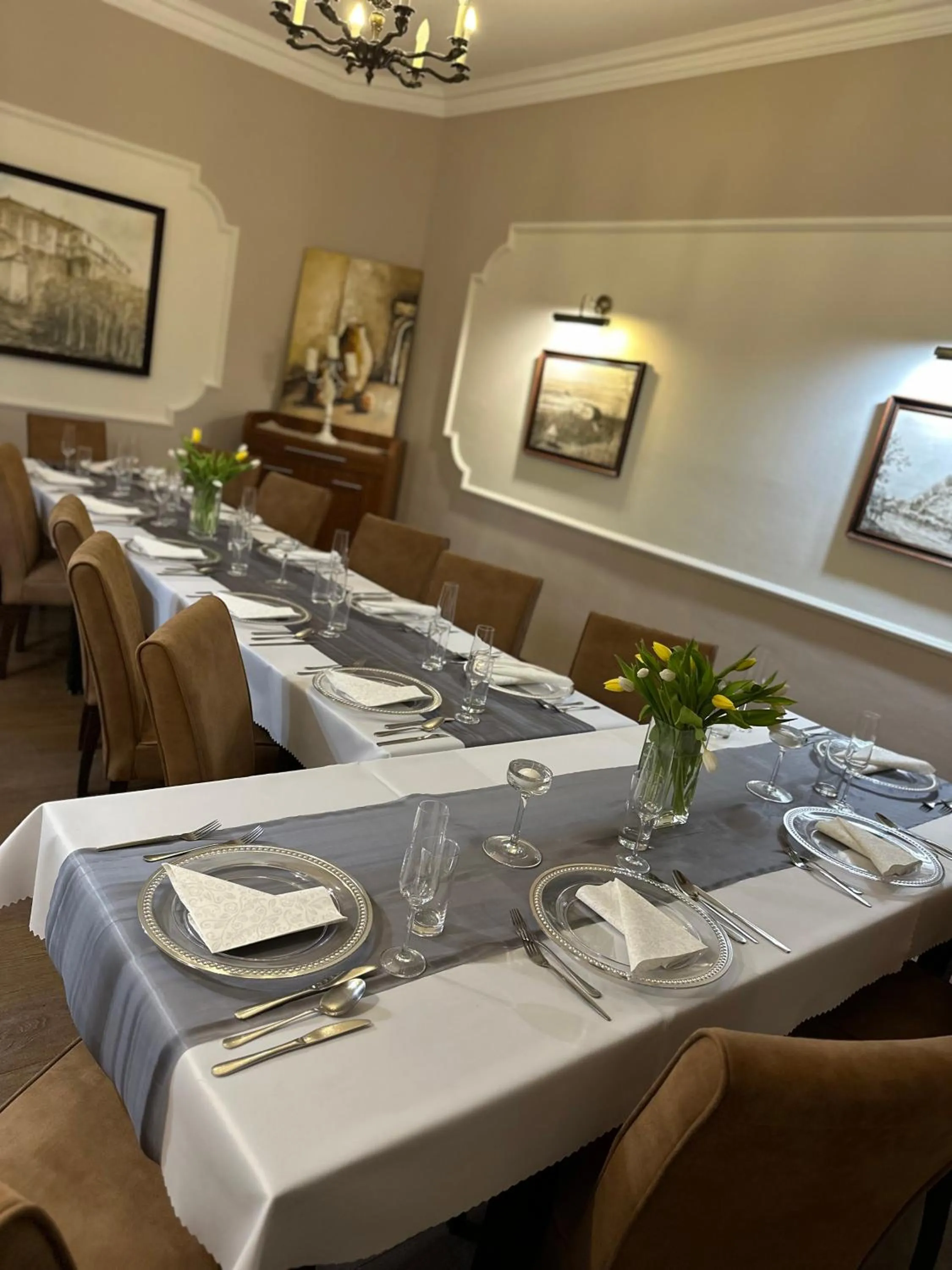 Restaurant/places to eat in Hotel Jelen