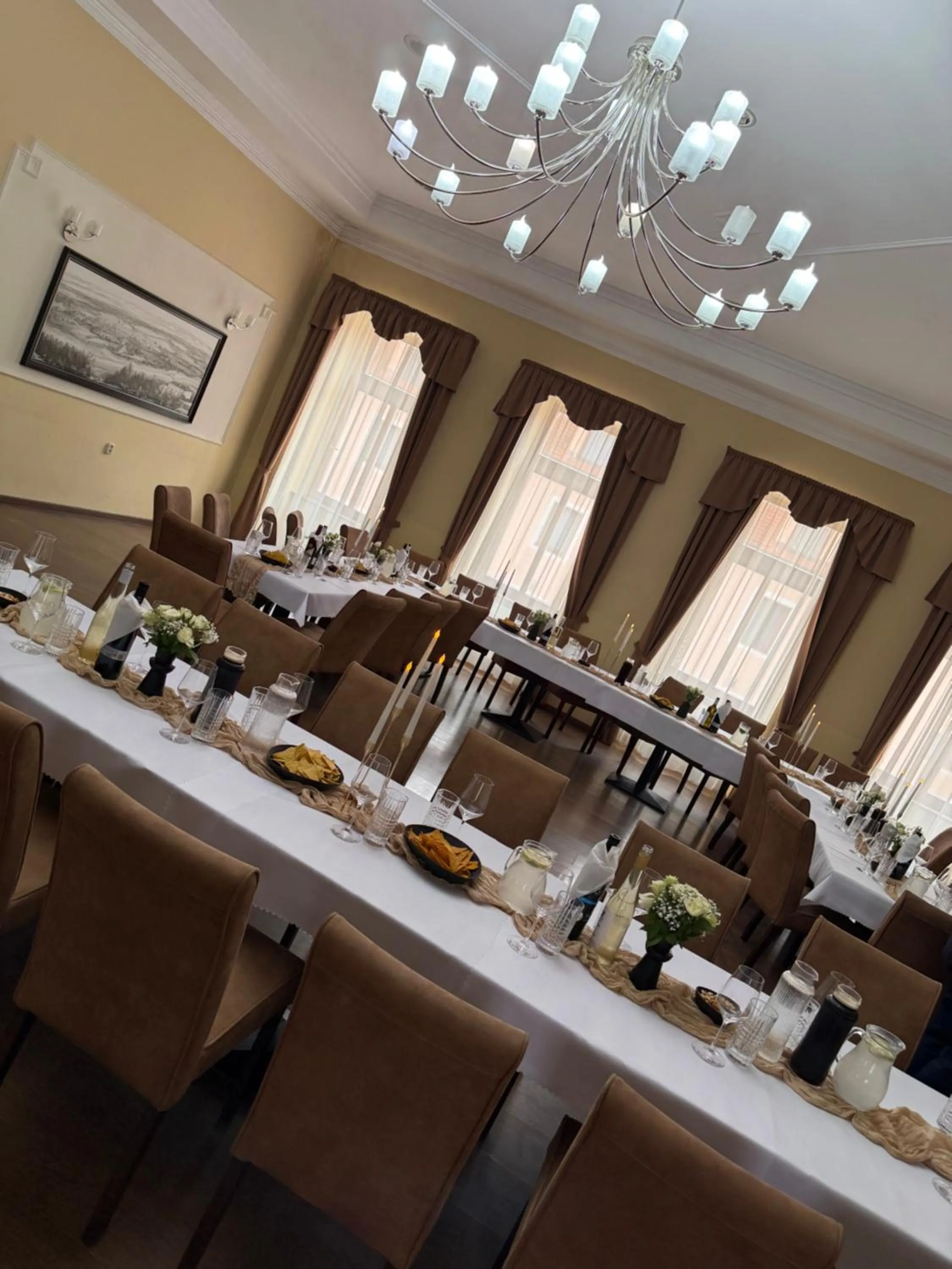 Restaurant/places to eat in Hotel Jelen