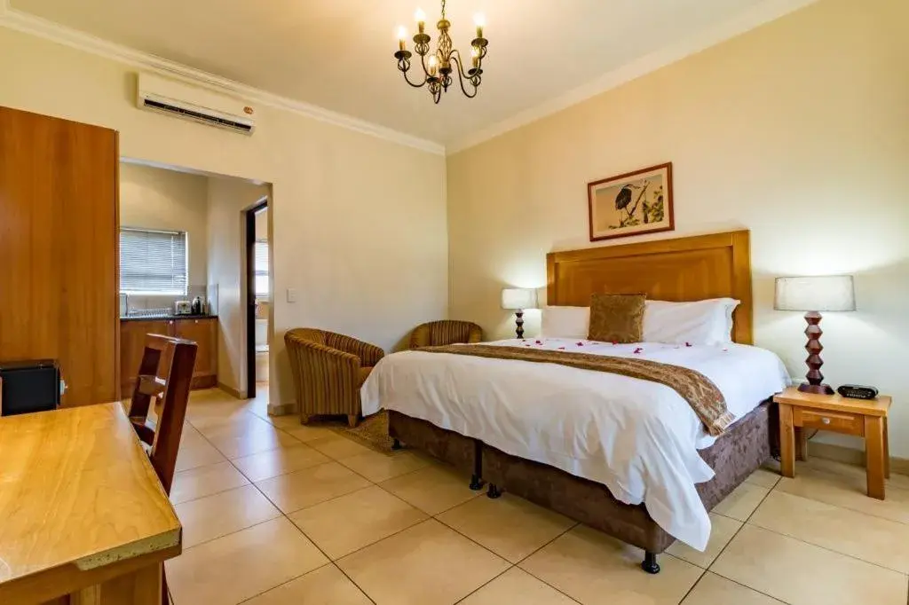 Queen Room with Kitchenette in Hoyohoyo Chartwell Lodge Queen Room with Kitchenette in Hoyohoyo Chartwell Lodge