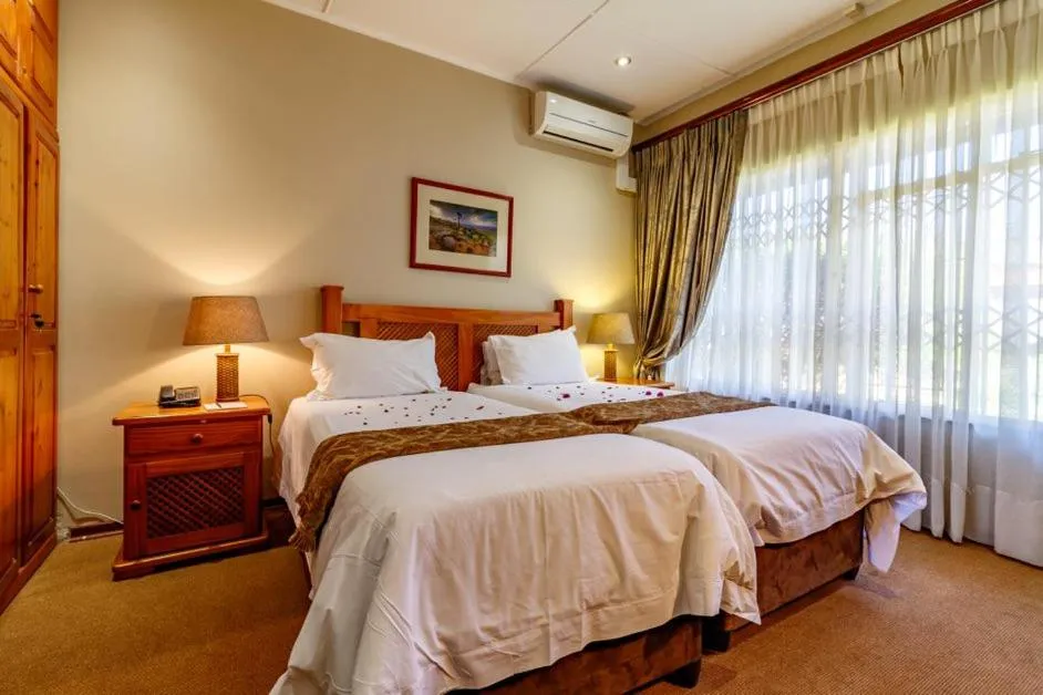 Bed in Hoyohoyo Chartwell Lodge