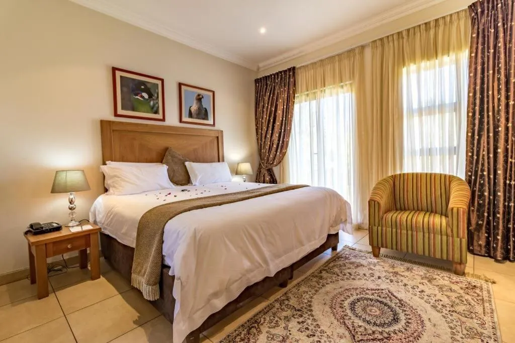 Bed in Hoyohoyo Chartwell Lodge