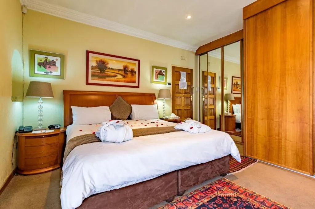 Bed in Hoyohoyo Chartwell Lodge