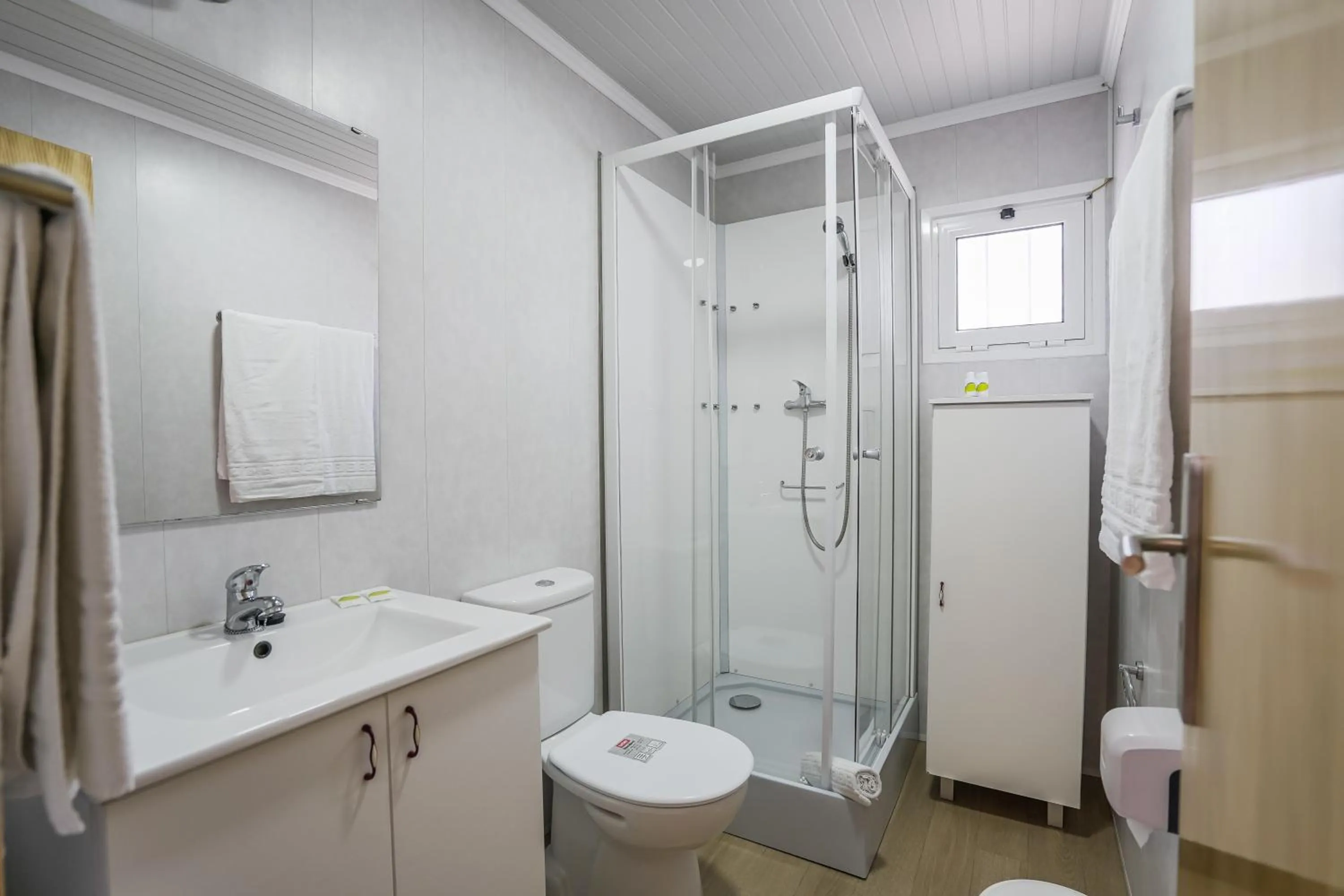 Bathroom in Urban Art by Campigir