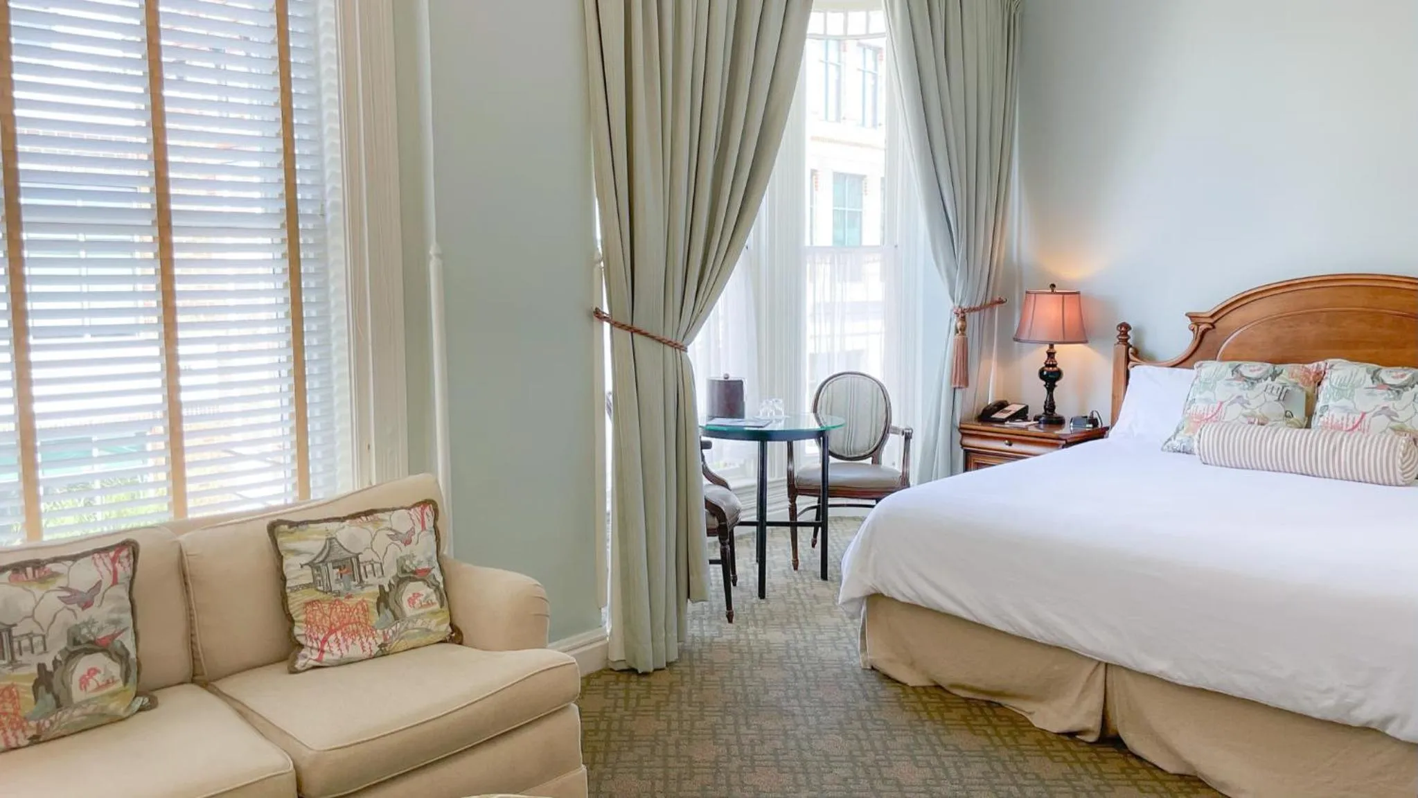 Photo of the whole room, Bed in Fulton Lane Inn