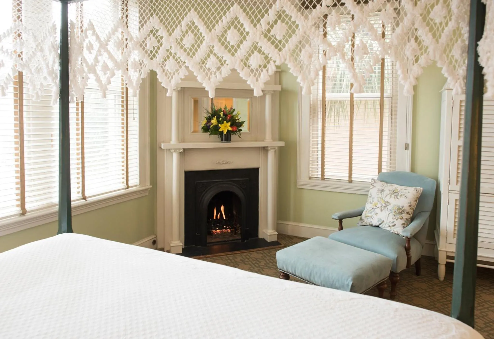 Bed in Fulton Lane Inn