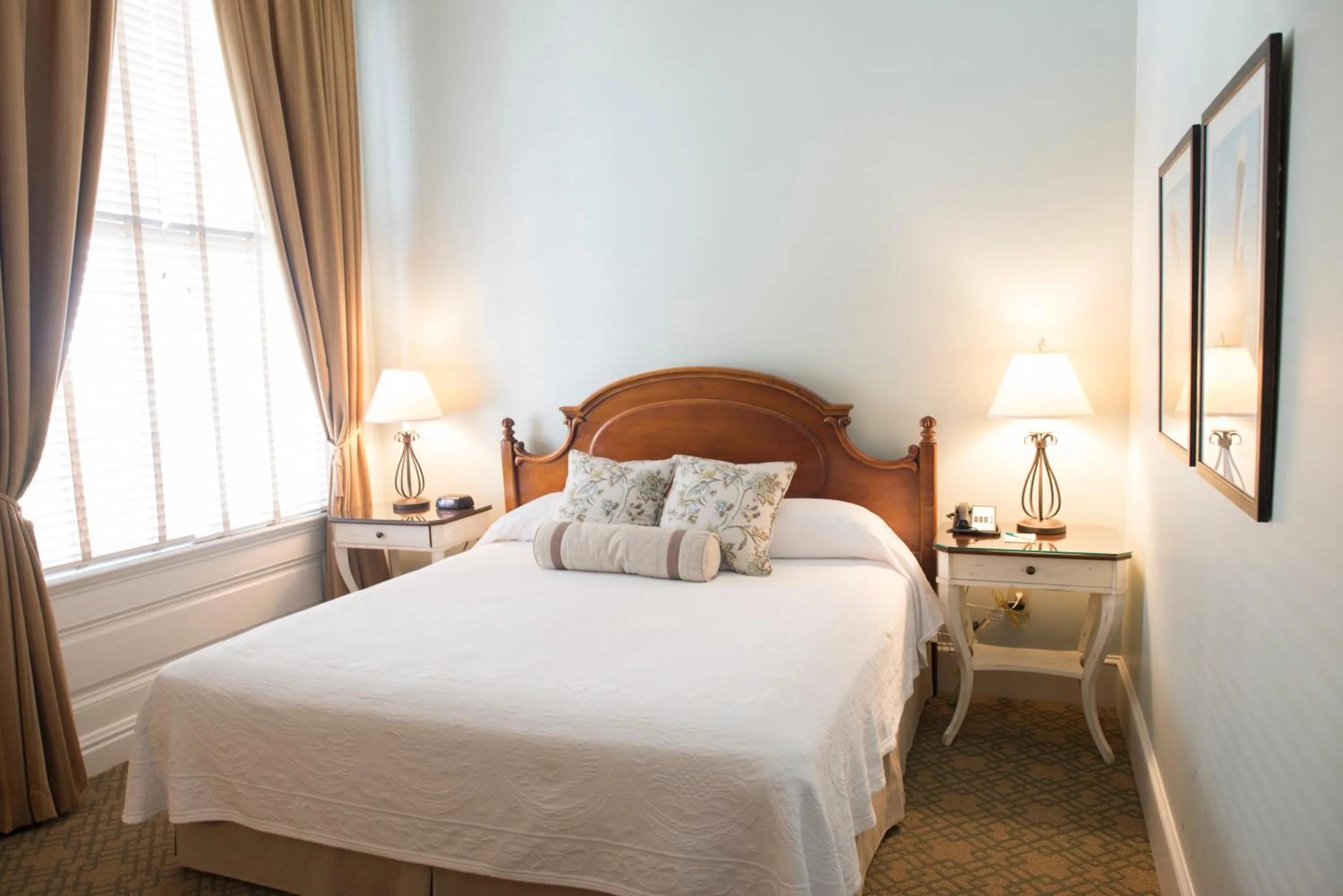 Day, Bed in Fulton Lane Inn