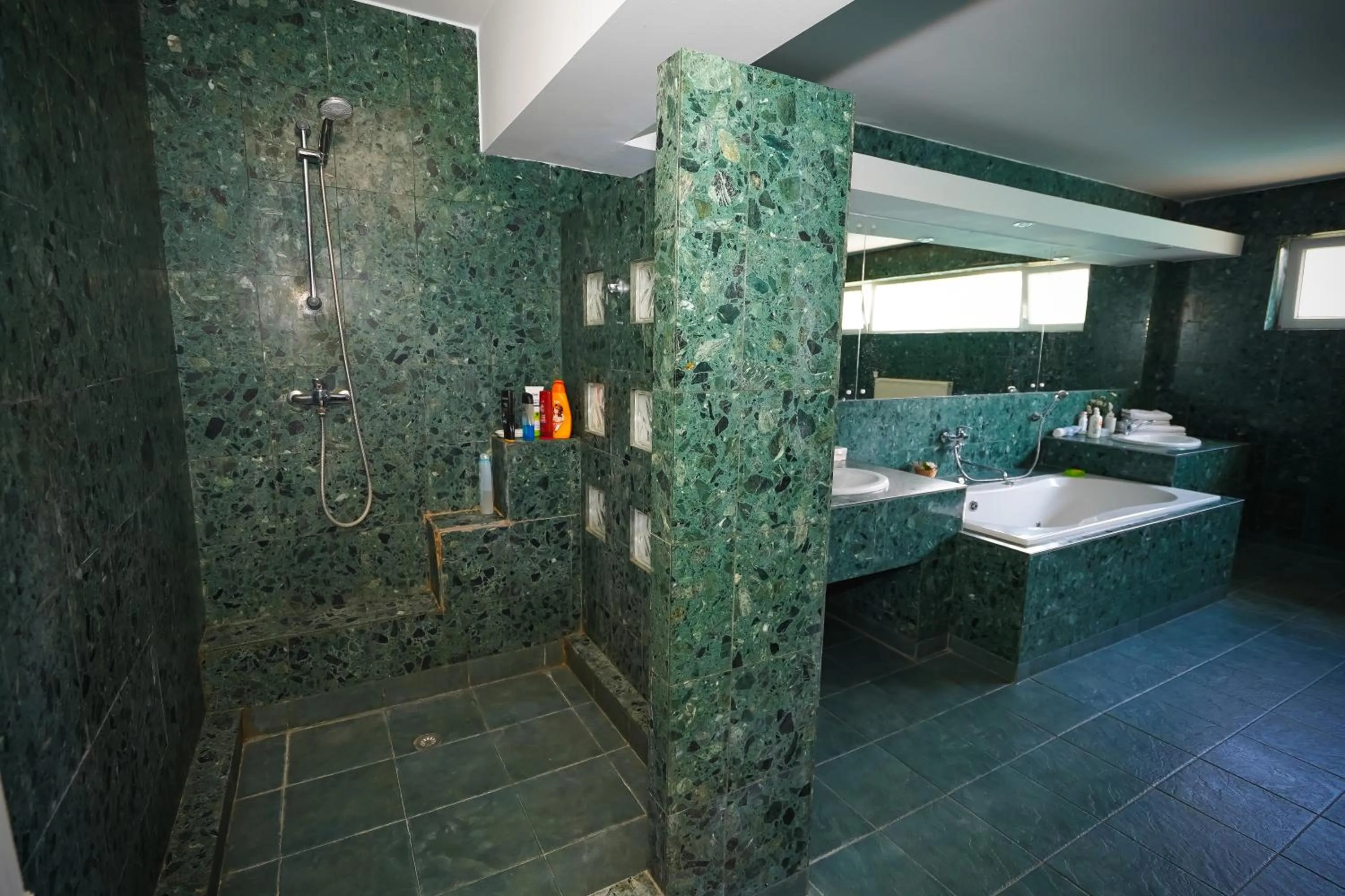 Shower in Pensiunea Dolce