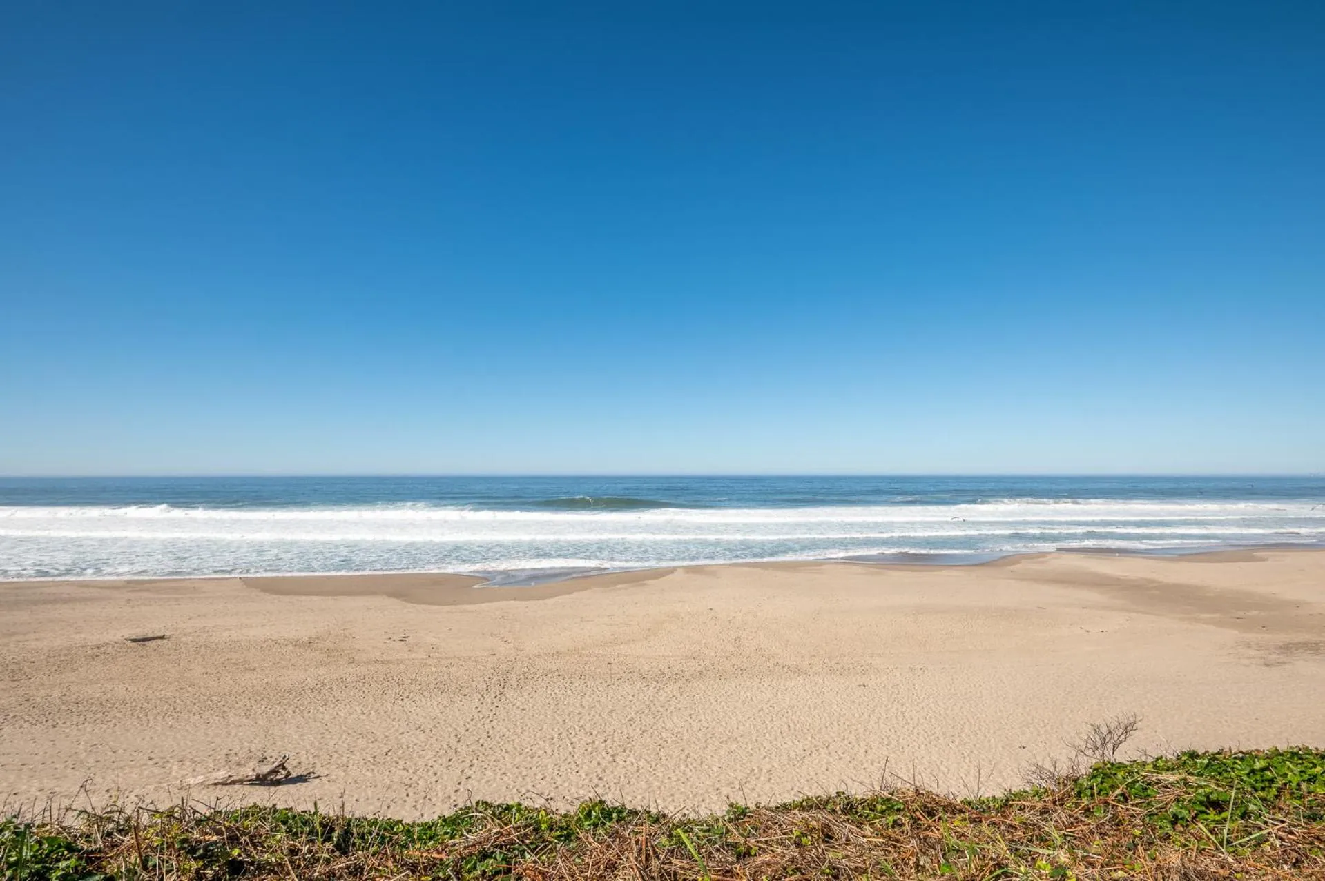 Beach in Sailor Jack Oceanfront Motel