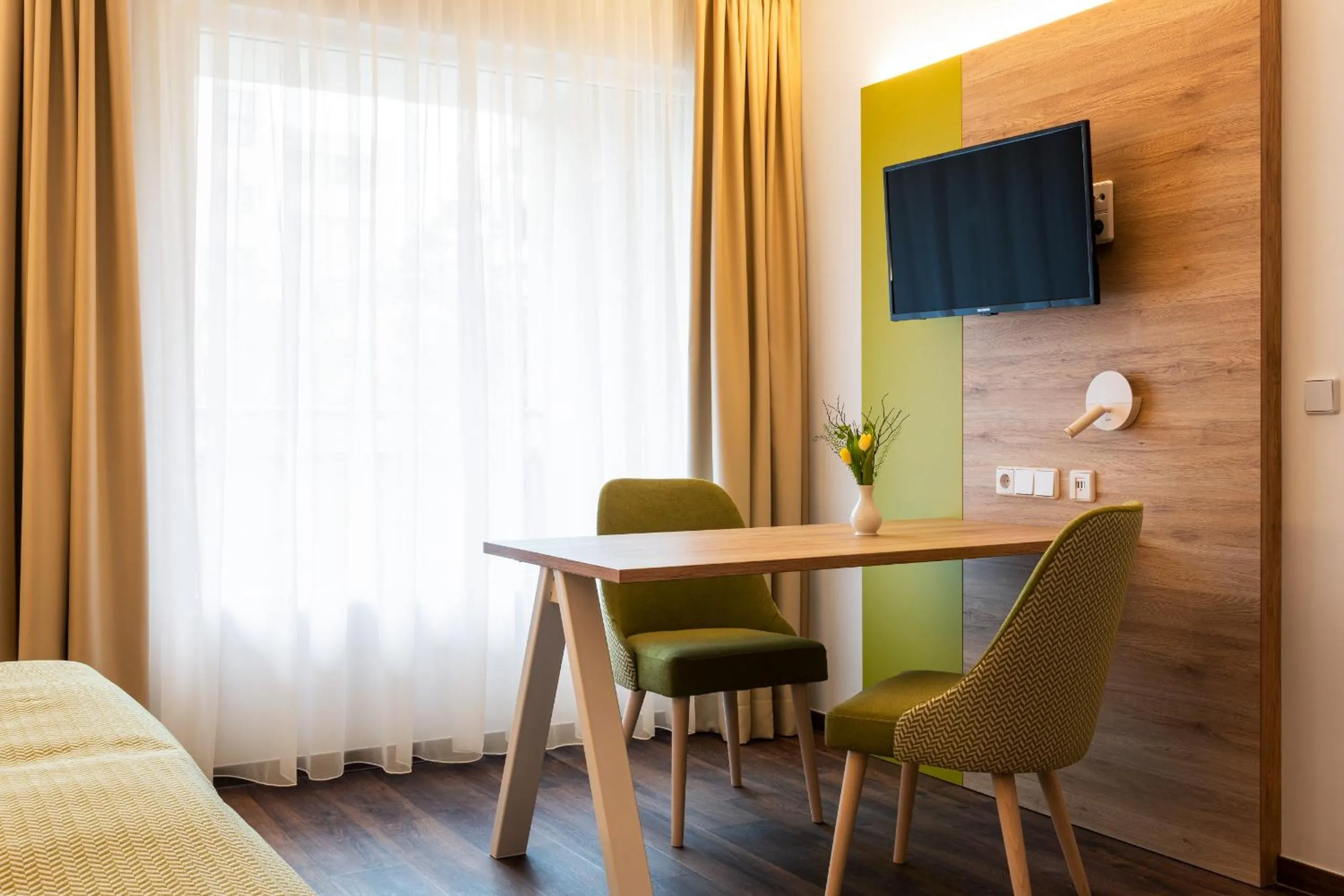 Dining area, Bed in Gästehaus Lazarus