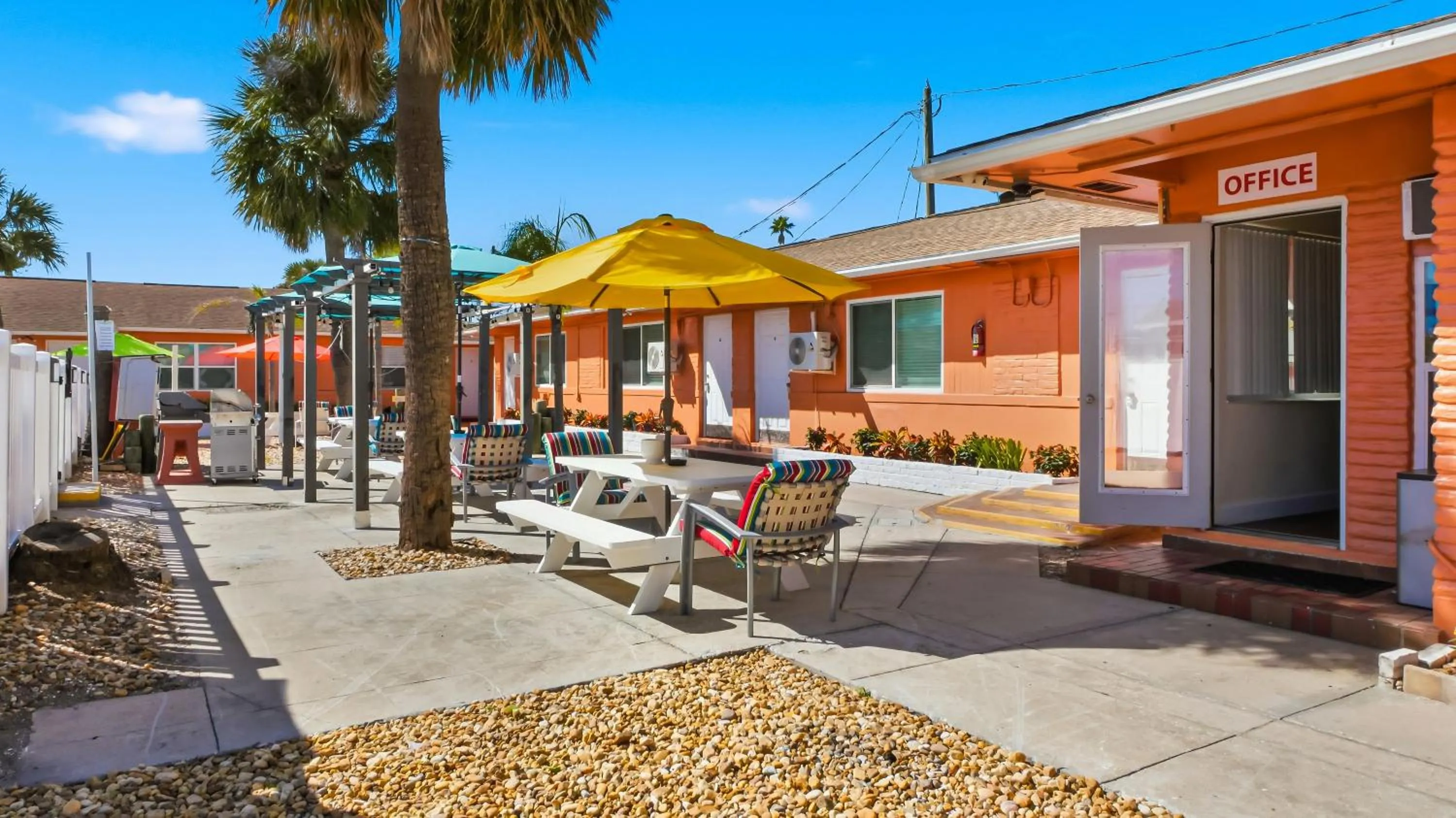 Patio in Bella Sirena Inn