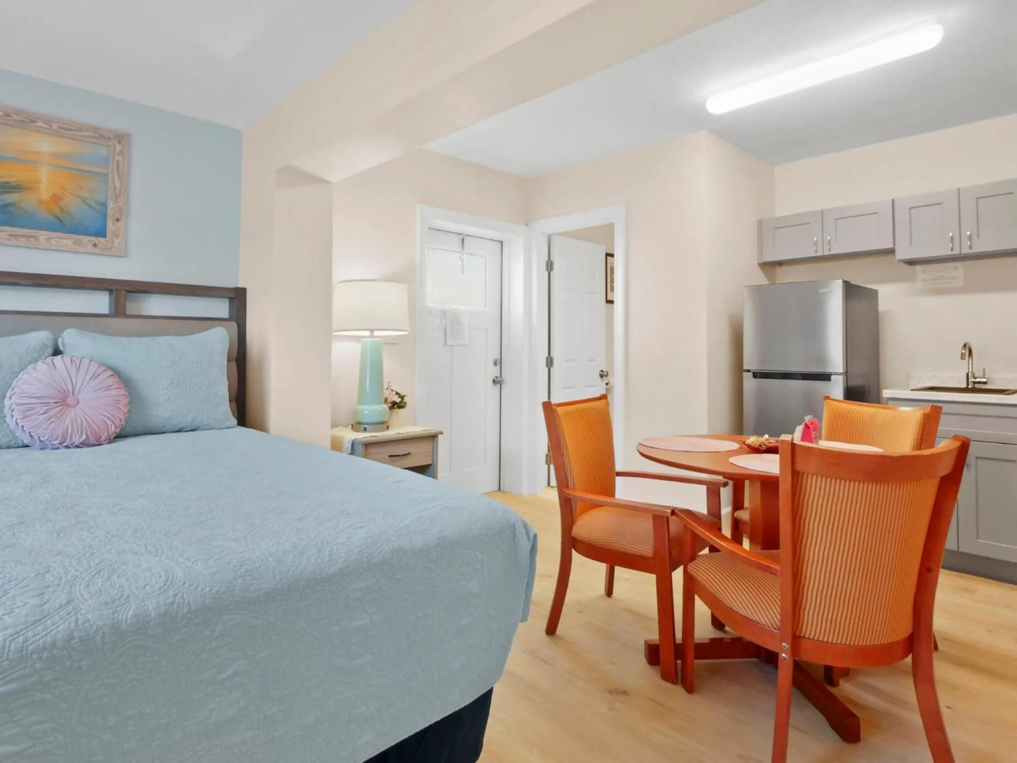 Bed in Bella Sirena Inn