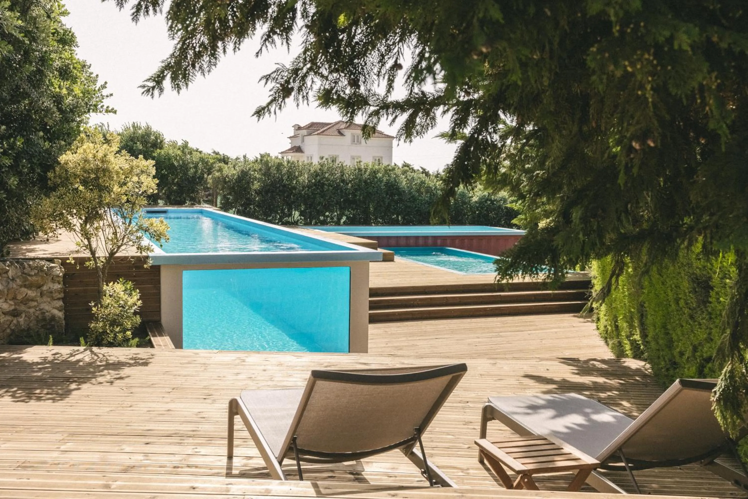 Swimming pool in You and the sea