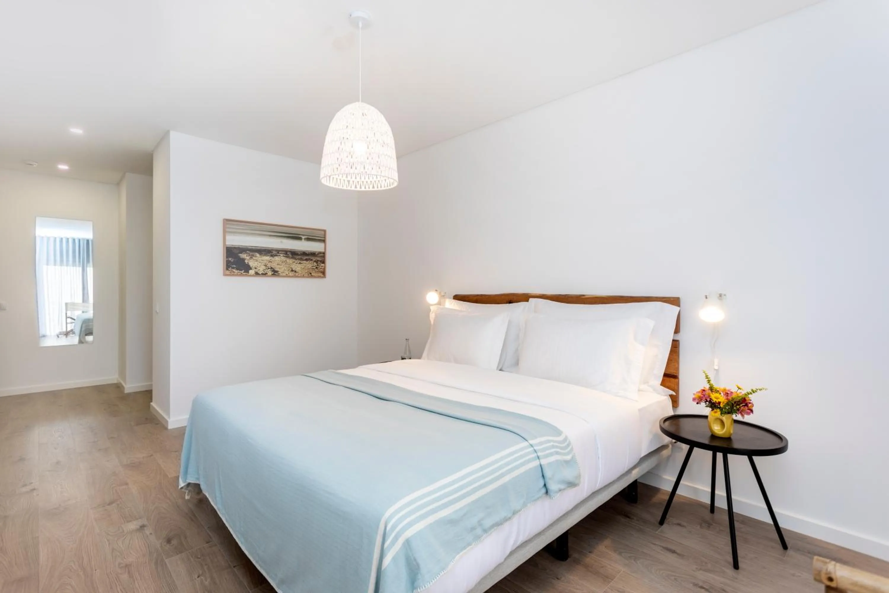 Photo of the whole room, Bed in You and the sea