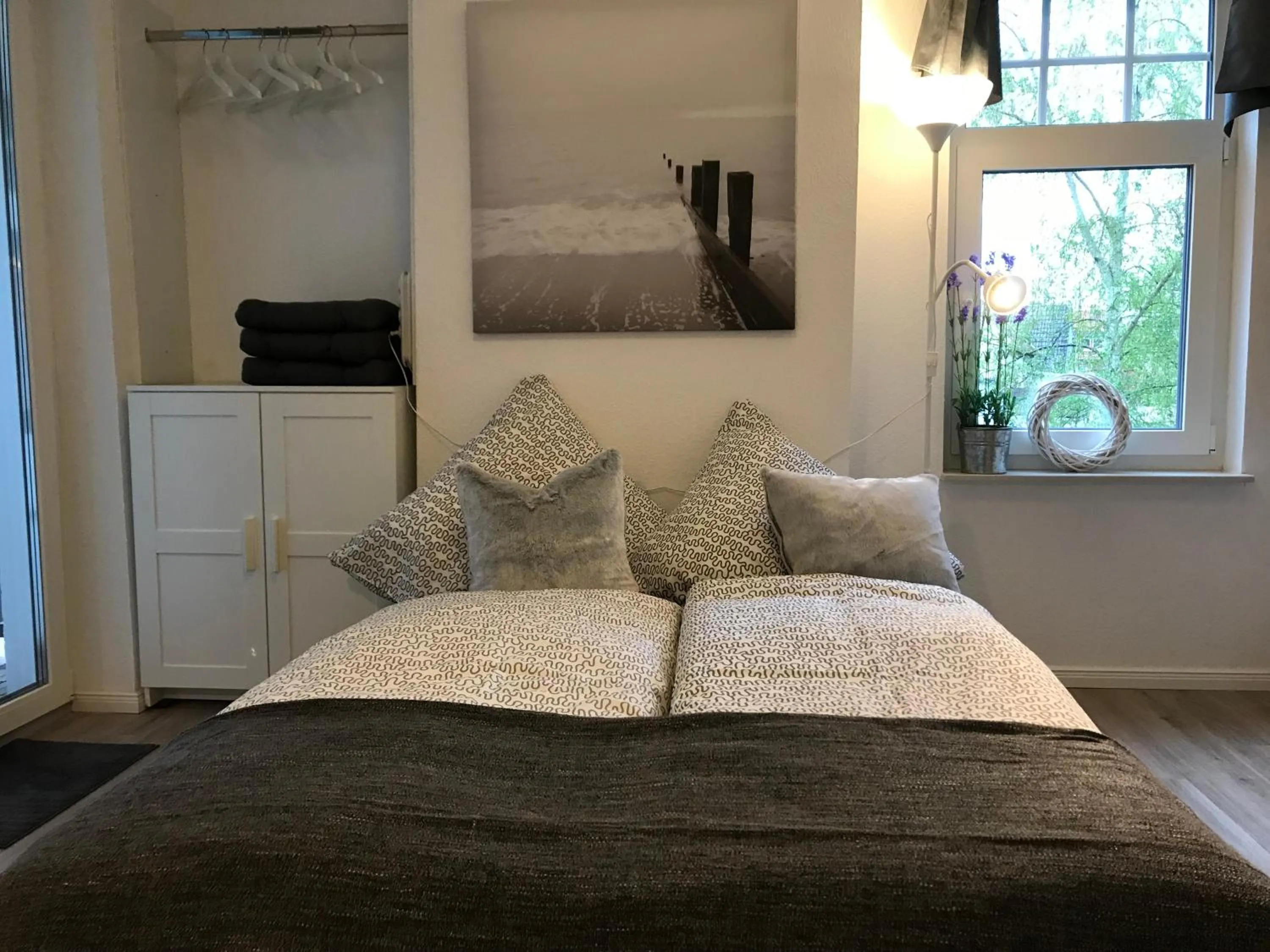 Bed in Apartment am Wall