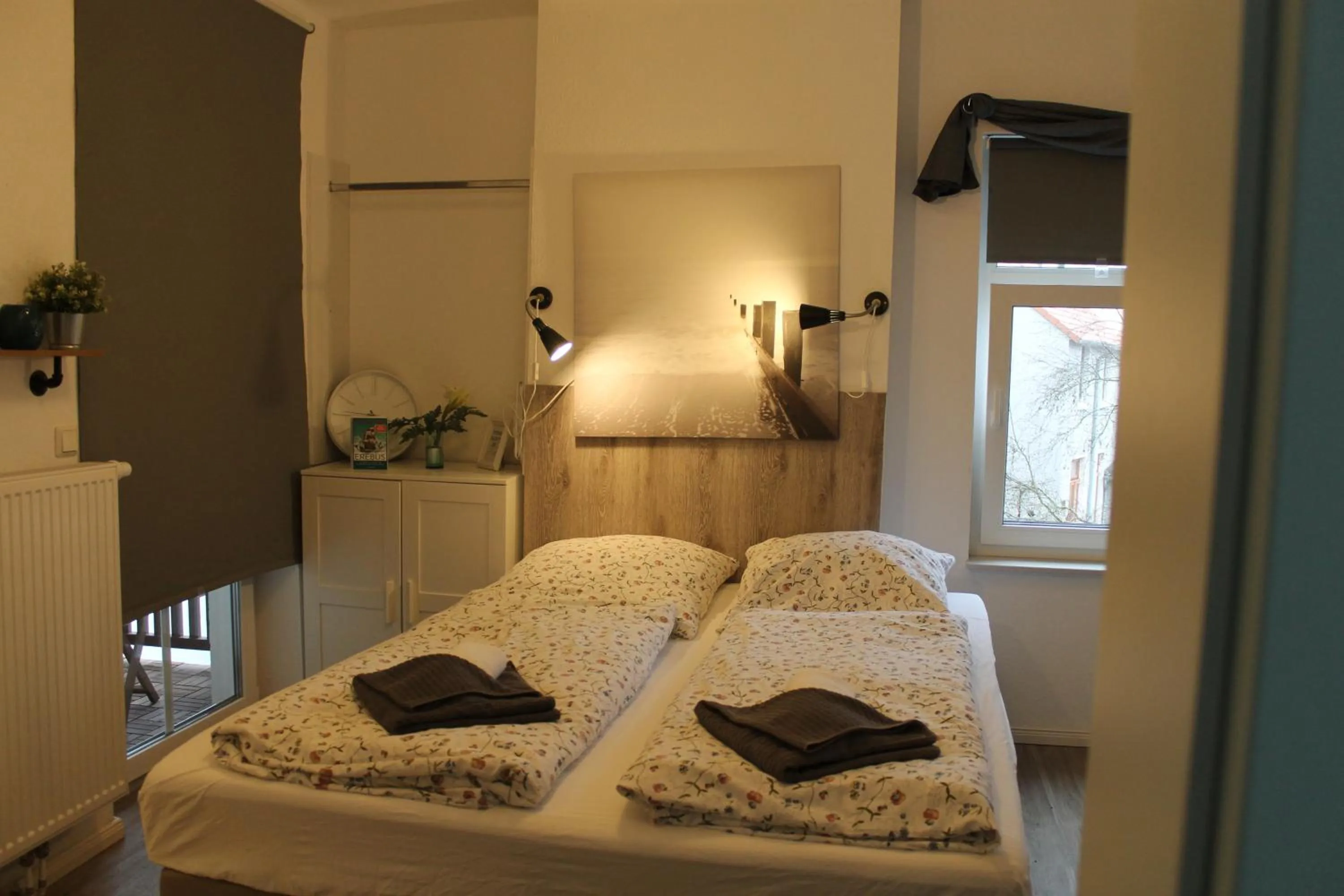 Bed in Apartment am Wall