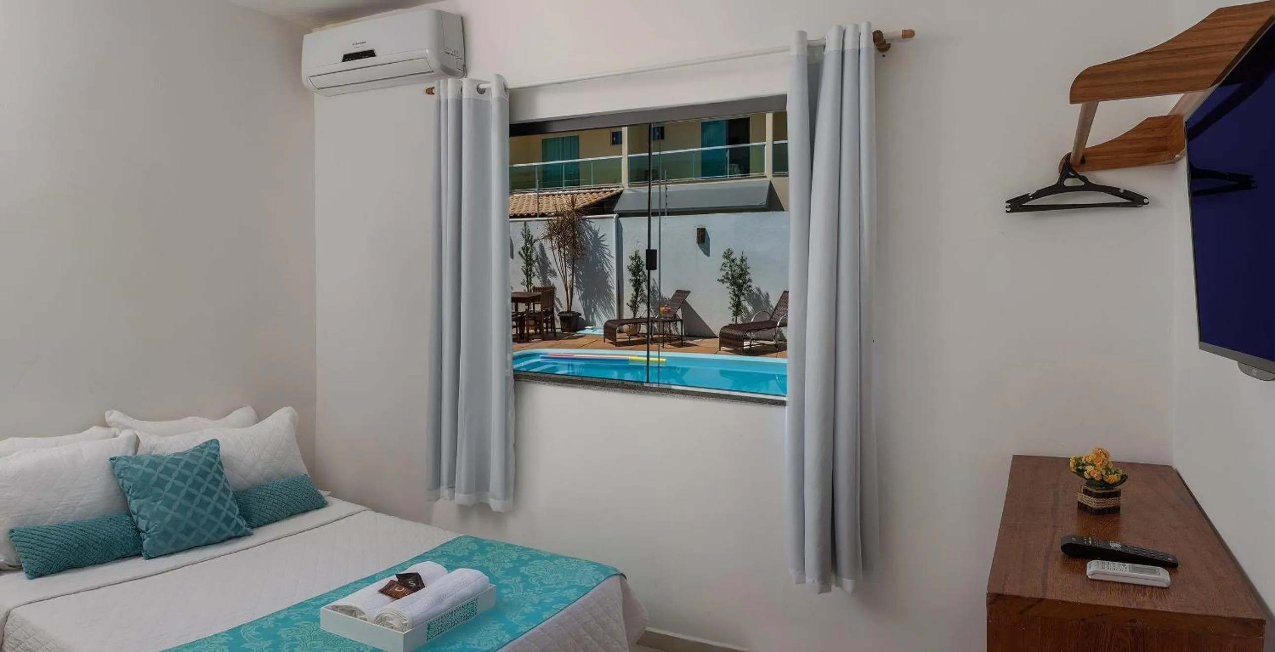 Pool view, Bed in Pousada Lua e Mar