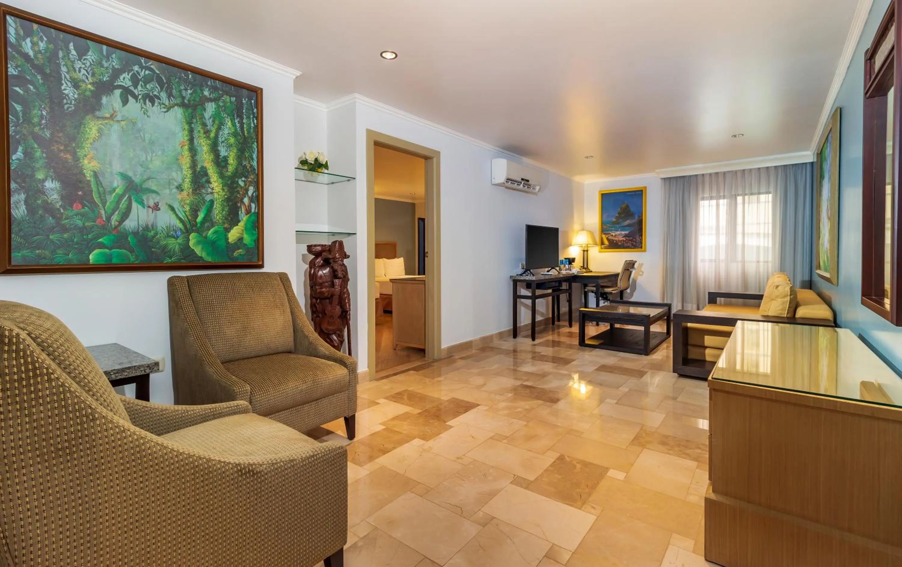 TV and multimedia in Grand Hotel Guayaquil, an Ascend Collection Hotel