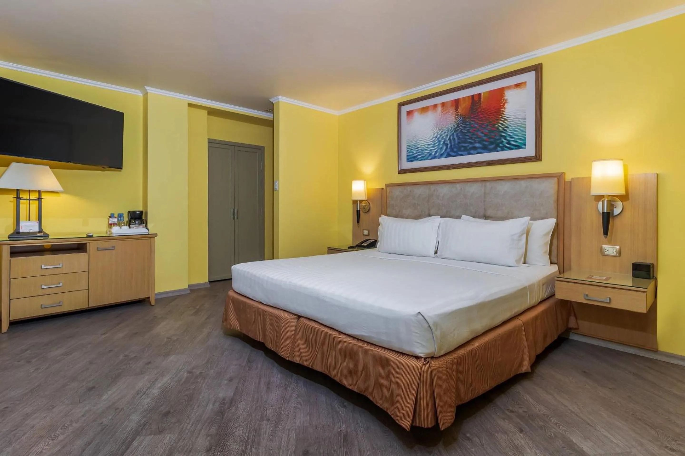 Bedroom, Bed in Grand Hotel Guayaquil, an Ascend Collection Hotel