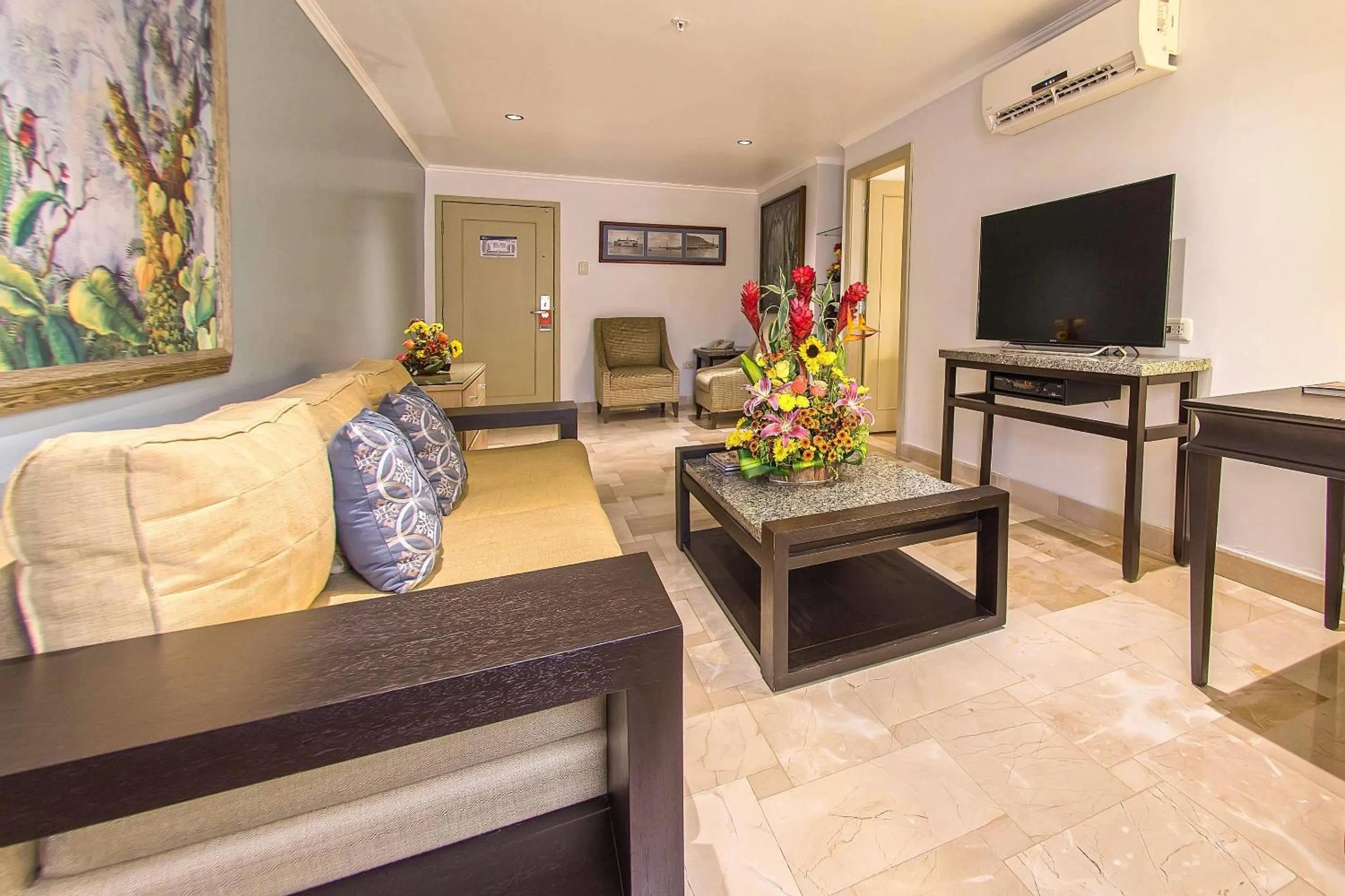 Bedroom in Grand Hotel Guayaquil, an Ascend Collection Hotel