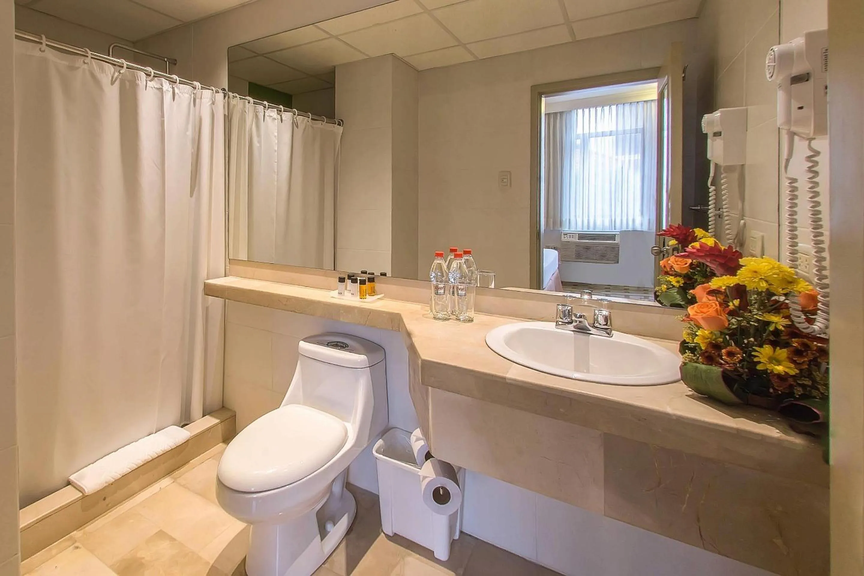 Bedroom in Grand Hotel Guayaquil, an Ascend Collection Hotel