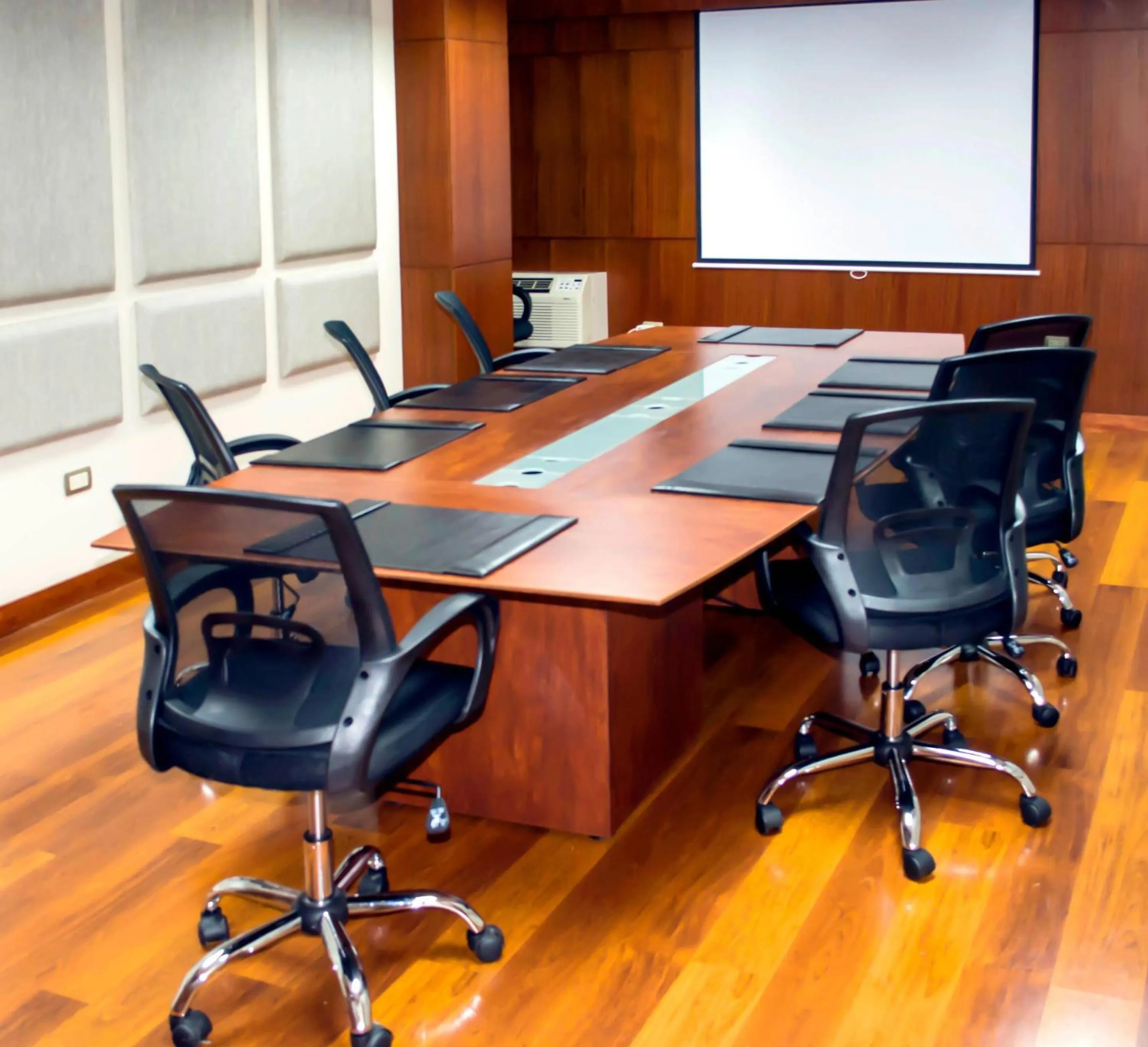 Meeting/conference room in Grand Hotel Guayaquil, an Ascend Collection Hotel